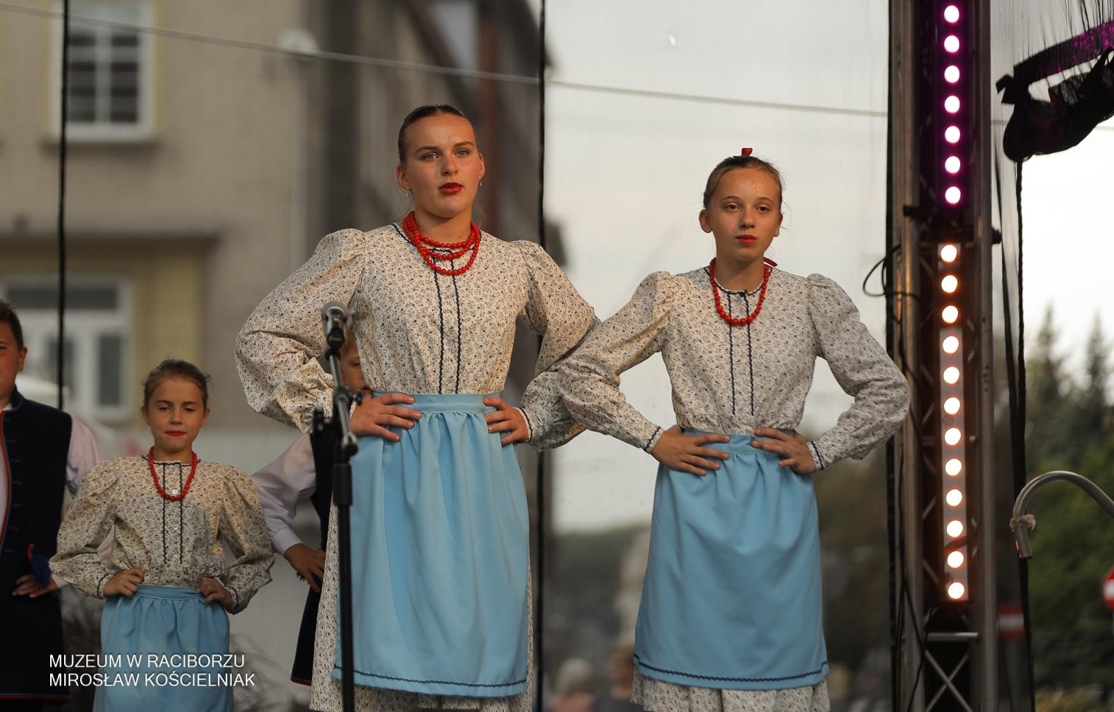 Zdjęcie w galerii na portalu naszraciborz.pl: Polsko-czeski festiwal tradycji i rzemiosł ożywił ul. Długą w Raciborzu wiadomości z regionu