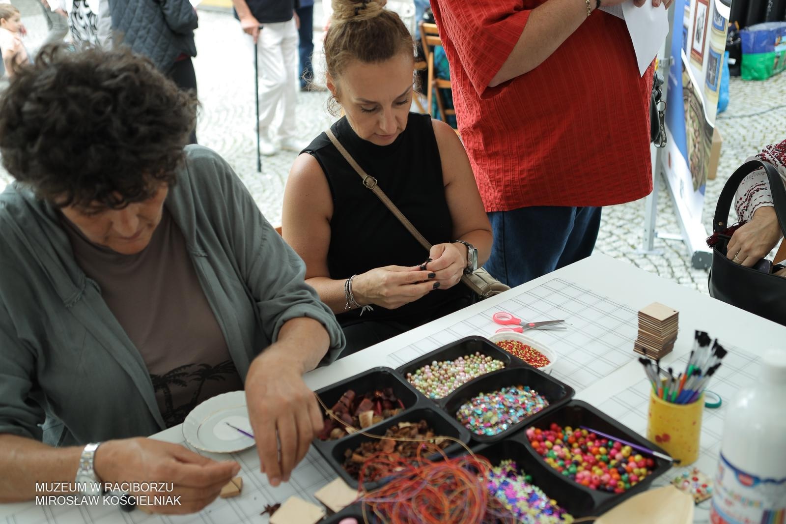Zdjęcie w galerii na portalu naszraciborz.pl: Polsko-czeski festiwal tradycji i rzemiosł ożywił ul. Długą w Raciborzu wiadomości z regionu