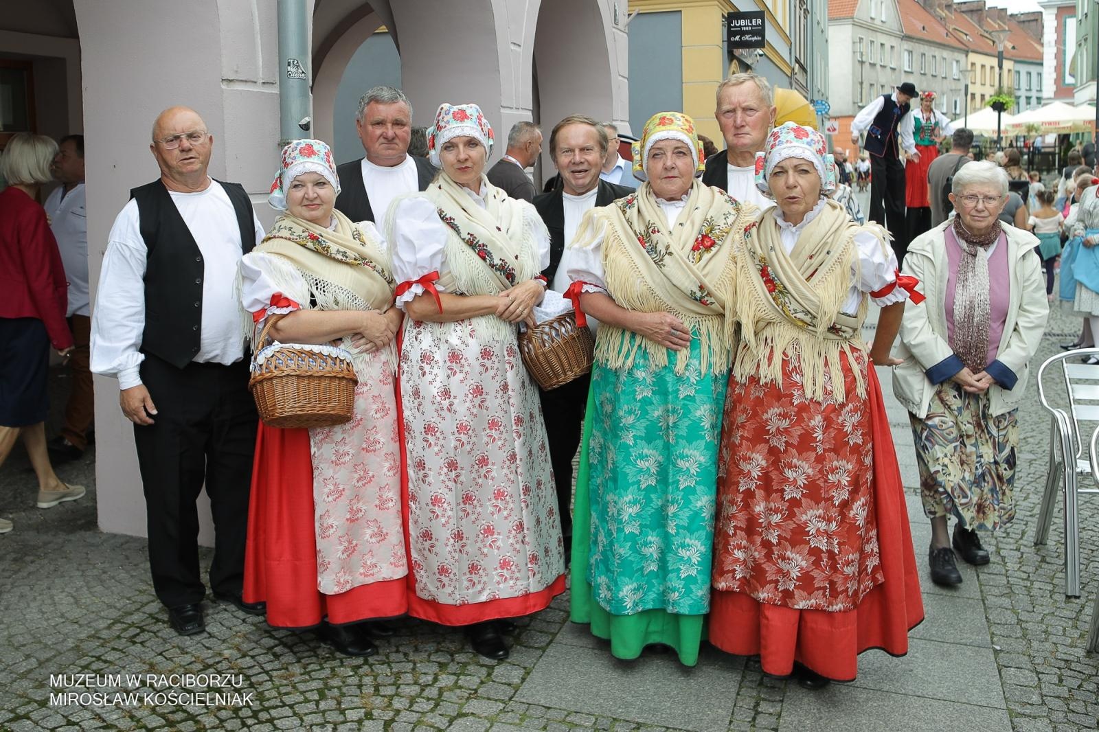 Zdjęcie w galerii na portalu naszraciborz.pl: Polsko-czeski festiwal tradycji i rzemiosł ożywił ul. Długą w Raciborzu wiadomości z regionu
