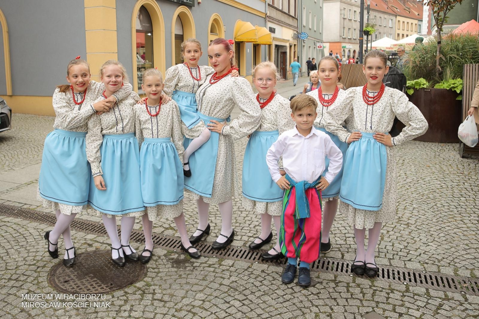 Zdjęcie w galerii na portalu naszraciborz.pl: Polsko-czeski festiwal tradycji i rzemiosł ożywił ul. Długą w Raciborzu wiadomości z regionu