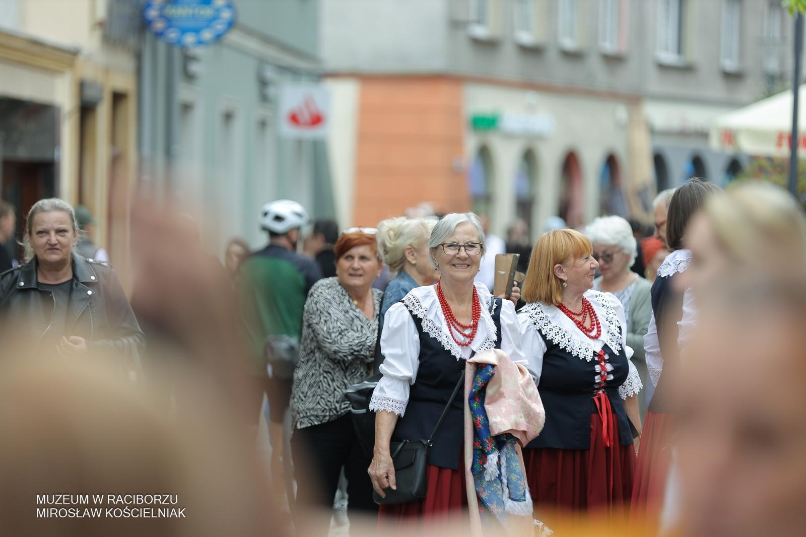 Zdjęcie w galerii na portalu naszraciborz.pl: Polsko-czeski festiwal tradycji i rzemiosł ożywił ul. Długą w Raciborzu wiadomości z regionu