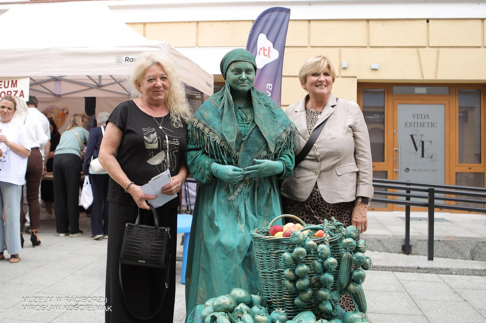 Zdjęcie w galerii na portalu naszraciborz.pl: Polsko-czeski festiwal tradycji i rzemiosł ożywił ul. Długą w Raciborzu wiadomości z regionu