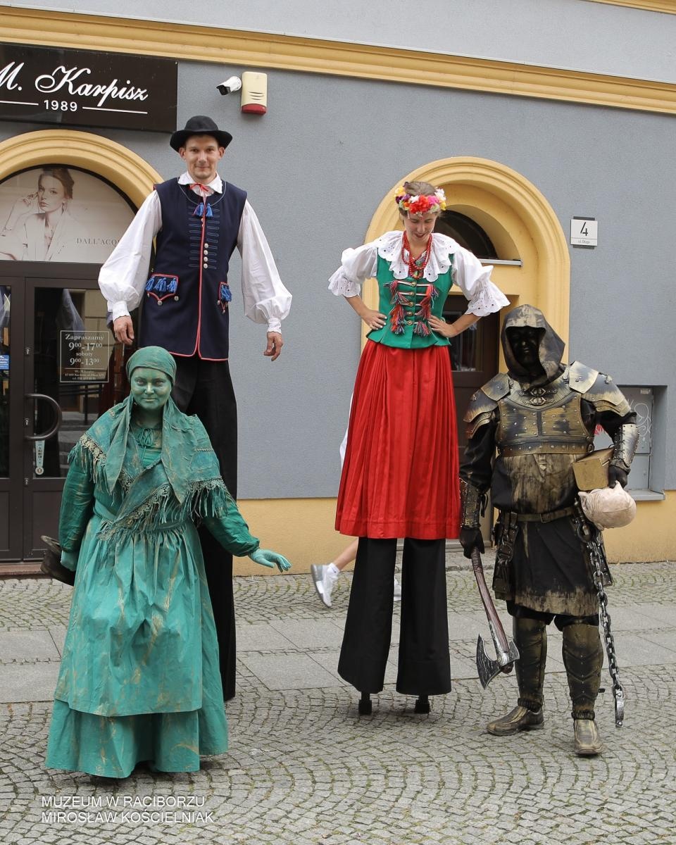 Zdjęcie w galerii na portalu naszraciborz.pl: Polsko-czeski festiwal tradycji i rzemiosł ożywił ul. Długą w Raciborzu wiadomości z regionu