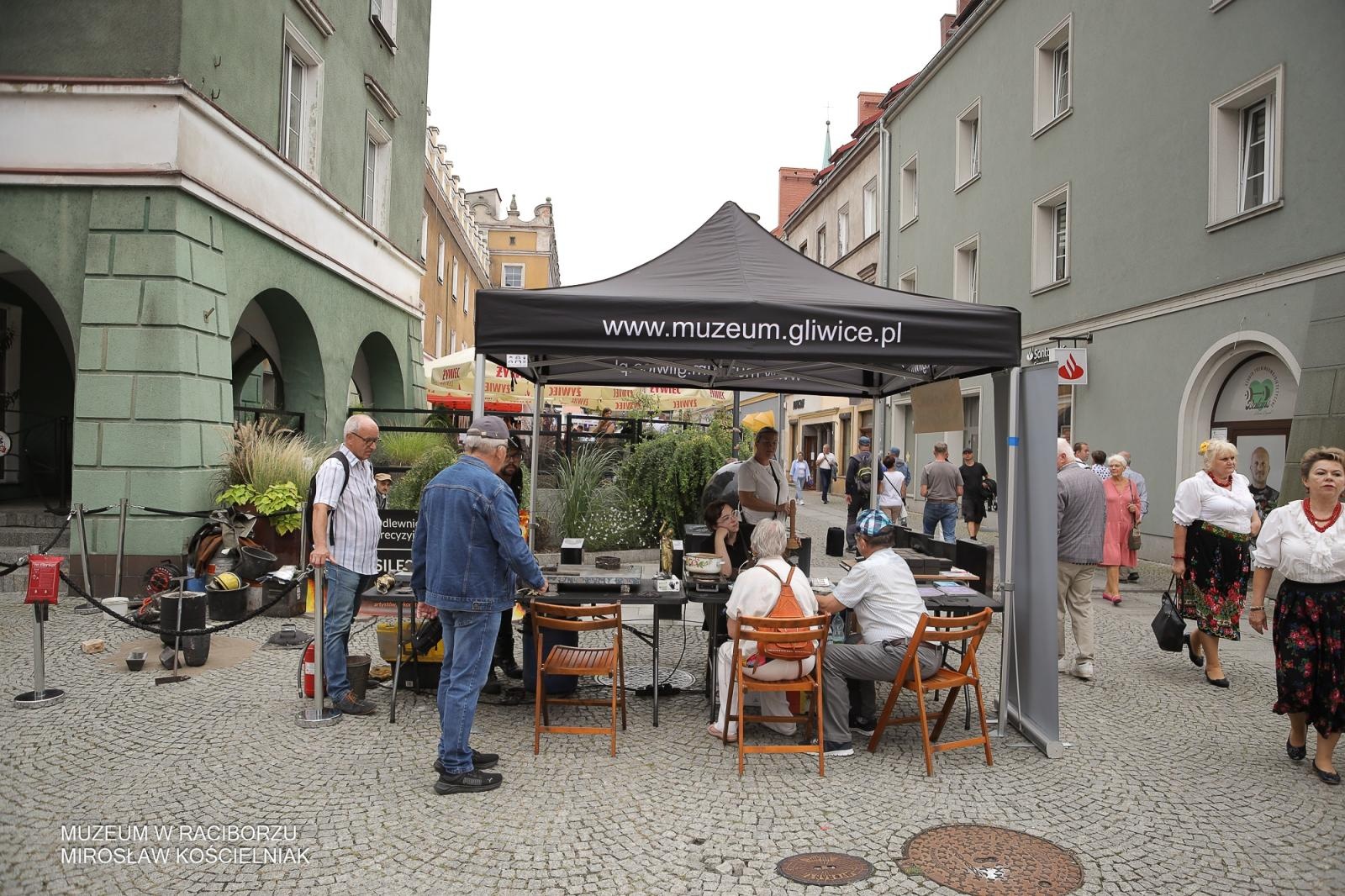 Zdjęcie w galerii na portalu naszraciborz.pl: Polsko-czeski festiwal tradycji i rzemiosł ożywił ul. Długą w Raciborzu wiadomości z regionu
