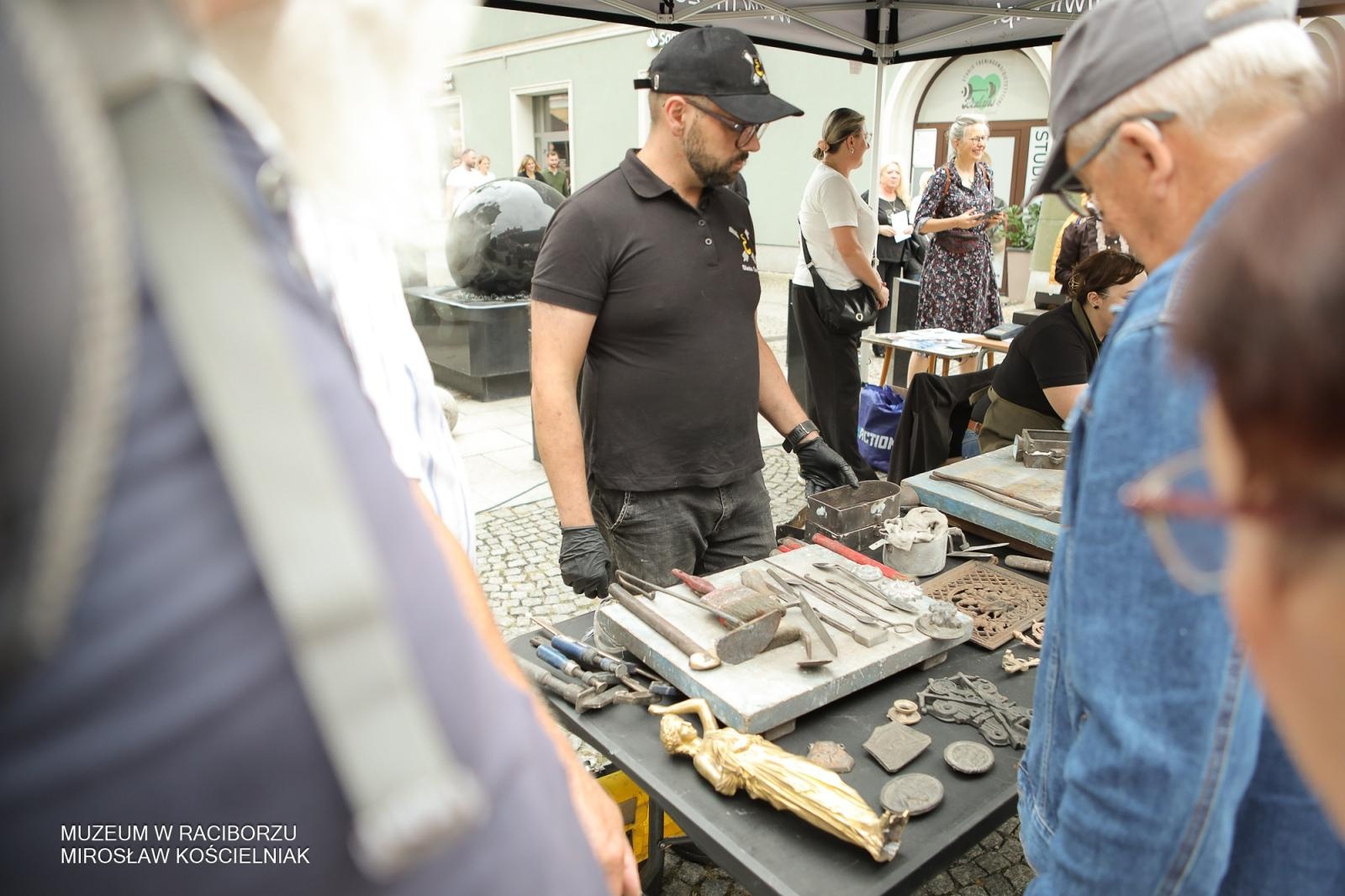 Zdjęcie w galerii na portalu naszraciborz.pl: Polsko-czeski festiwal tradycji i rzemiosł ożywił ul. Długą w Raciborzu wiadomości z regionu