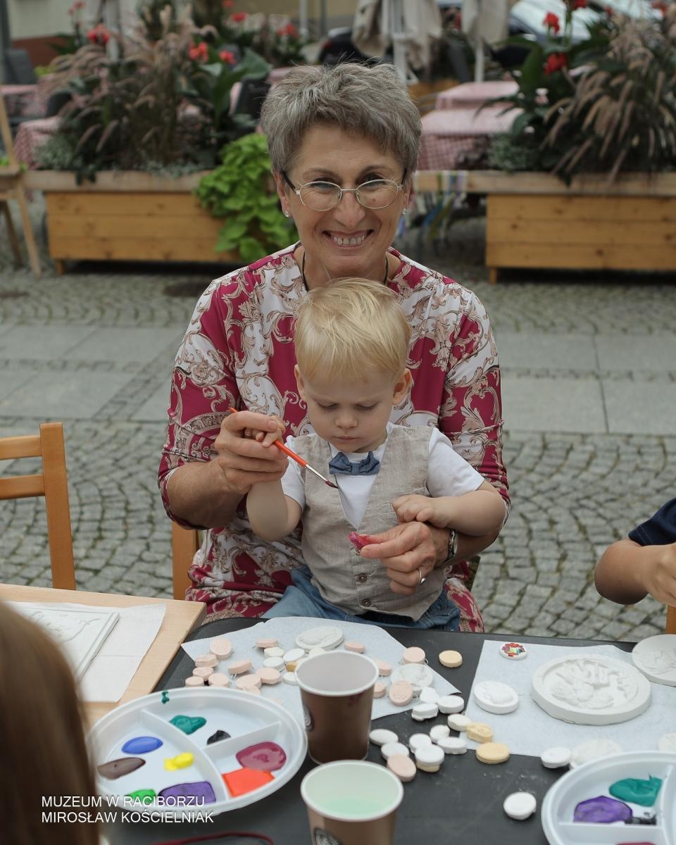 Zdjęcie w galerii na portalu naszraciborz.pl: Polsko-czeski festiwal tradycji i rzemiosł ożywił ul. Długą w Raciborzu wiadomości z regionu