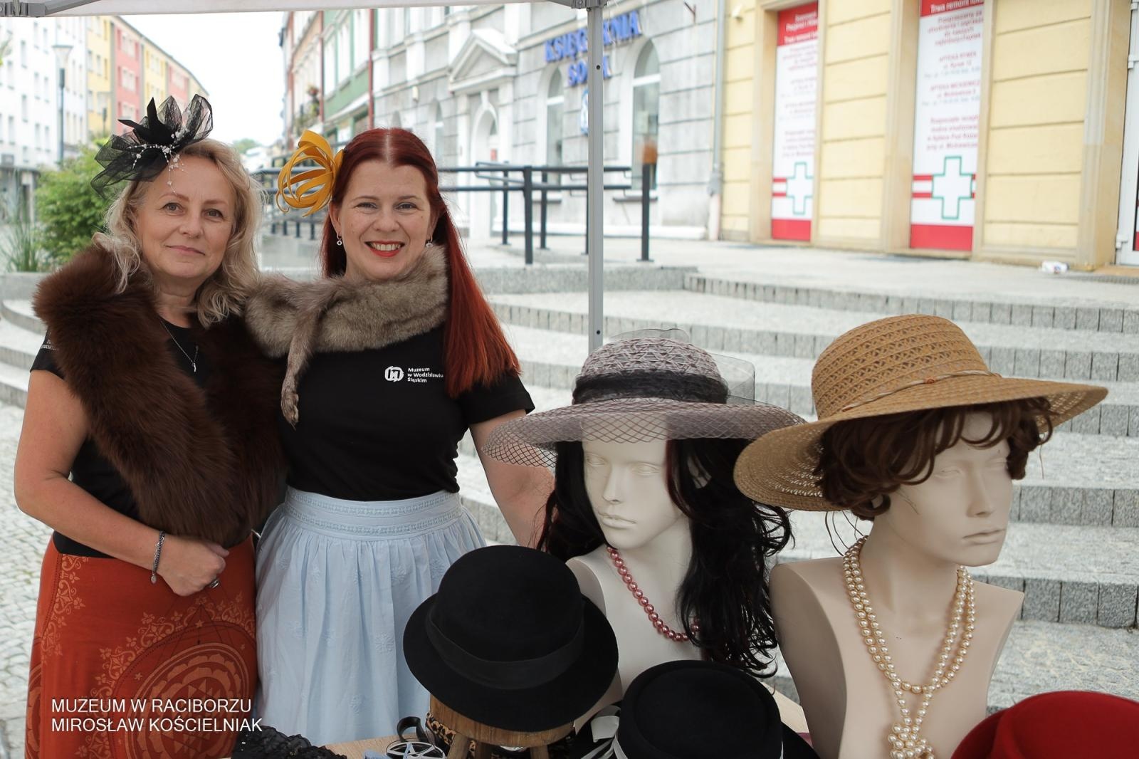 Zdjęcie w galerii na portalu naszraciborz.pl: Polsko-czeski festiwal tradycji i rzemiosł ożywił ul. Długą w Raciborzu wiadomości z regionu