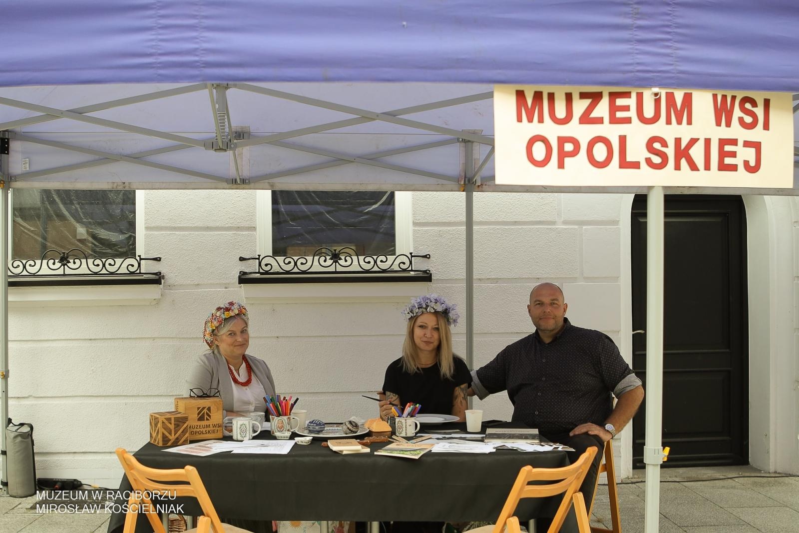 Zdjęcie w galerii na portalu naszraciborz.pl: Polsko-czeski festiwal tradycji i rzemiosł ożywił ul. Długą w Raciborzu wiadomości z regionu