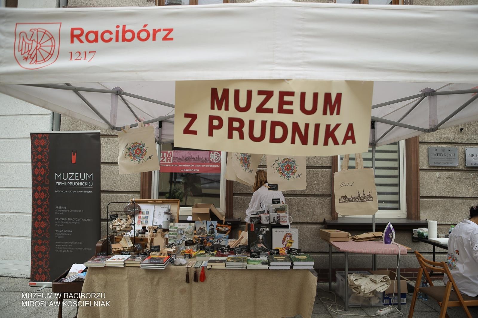 Zdjęcie w galerii na portalu naszraciborz.pl: Polsko-czeski festiwal tradycji i rzemiosł ożywił ul. Długą w Raciborzu wiadomości z regionu
