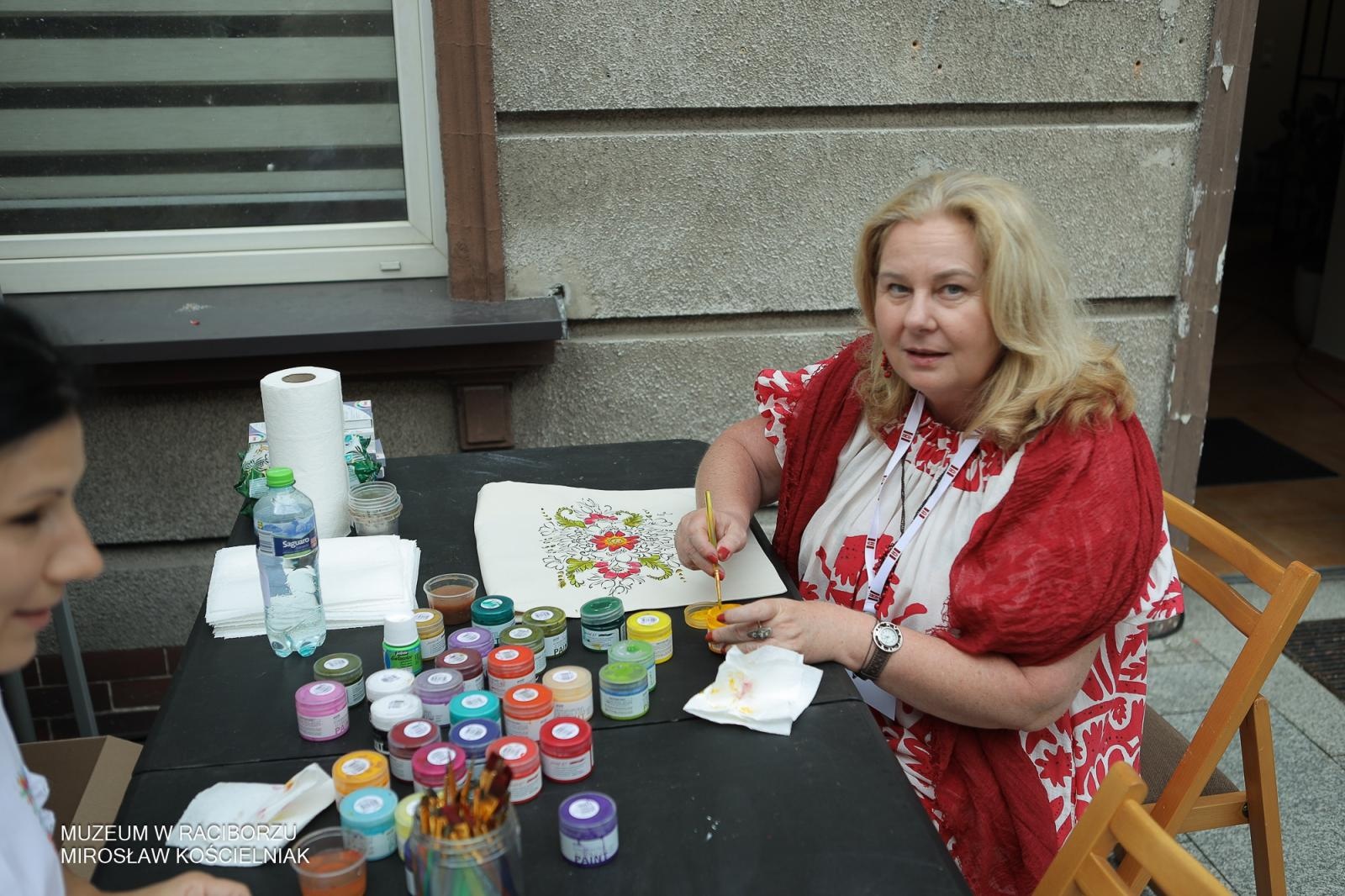 Zdjęcie w galerii na portalu naszraciborz.pl: Polsko-czeski festiwal tradycji i rzemiosł ożywił ul. Długą w Raciborzu wiadomości z regionu