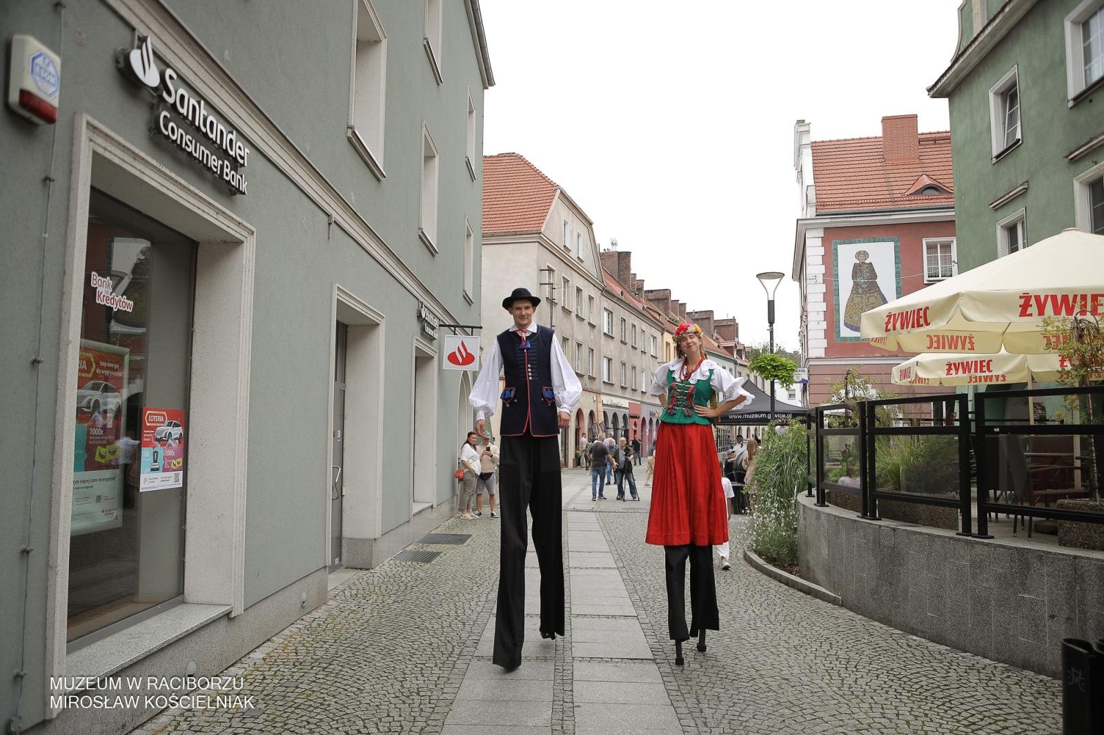 Zdjęcie w galerii na portalu naszraciborz.pl: Polsko-czeski festiwal tradycji i rzemiosł ożywił ul. Długą w Raciborzu wiadomości z regionu