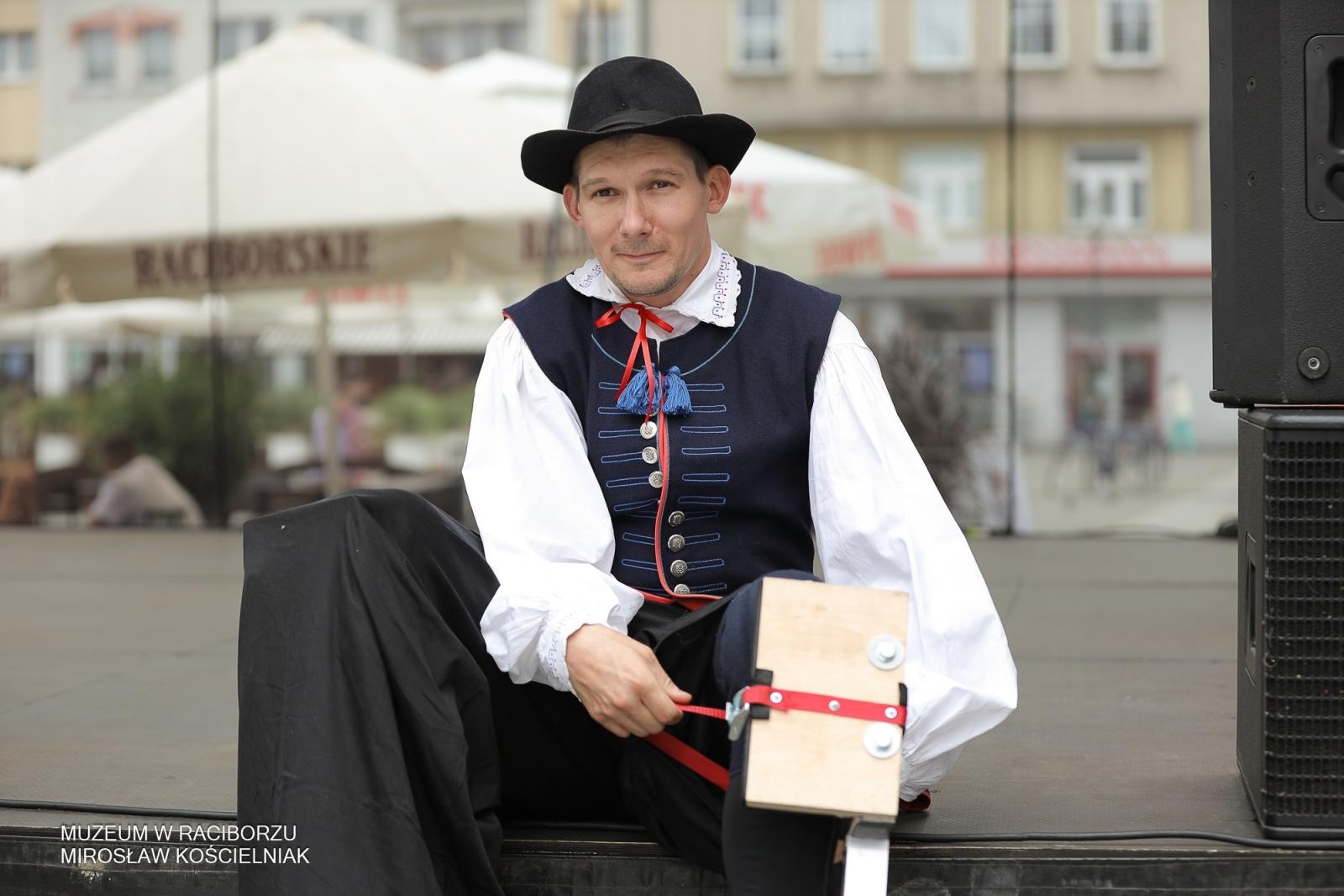 Zdjęcie w galerii na portalu naszraciborz.pl: Polsko-czeski festiwal tradycji i rzemiosł ożywił ul. Długą w Raciborzu wiadomości z regionu