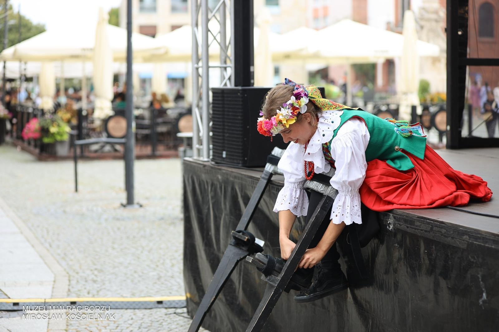 Zdjęcie w galerii na portalu naszraciborz.pl: Polsko-czeski festiwal tradycji i rzemiosł ożywił ul. Długą w Raciborzu wiadomości z regionu