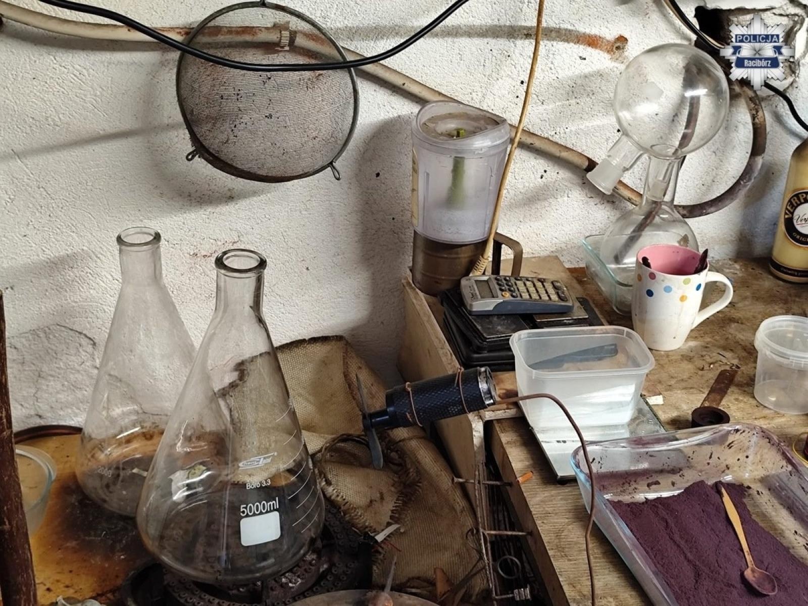 Zdjęcie w galerii na portalu naszraciborz.pl: Raciborscy kryminalni zlikwidowali linię produkcyjną narkotyków. Zatrzymano mieszkańca gm. Krzyżanowice wiadomości z regionu