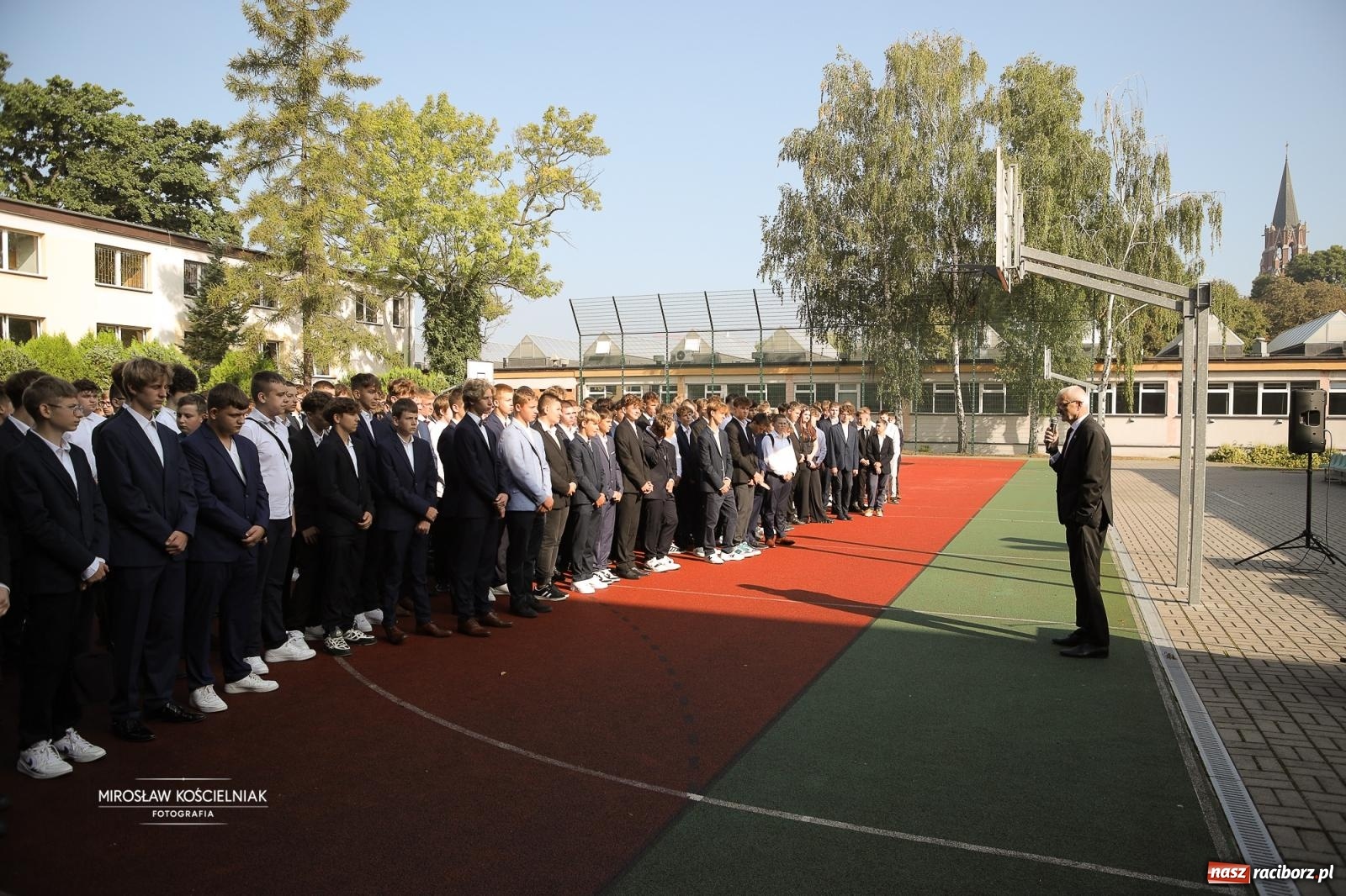 Zdjęcie w galerii na portalu naszraciborz.pl: Nowy rok szkolny w CKZU nr 2 Mechanik – ponad 900 uczniów rozpoczęło naukę wiadomości z regionu