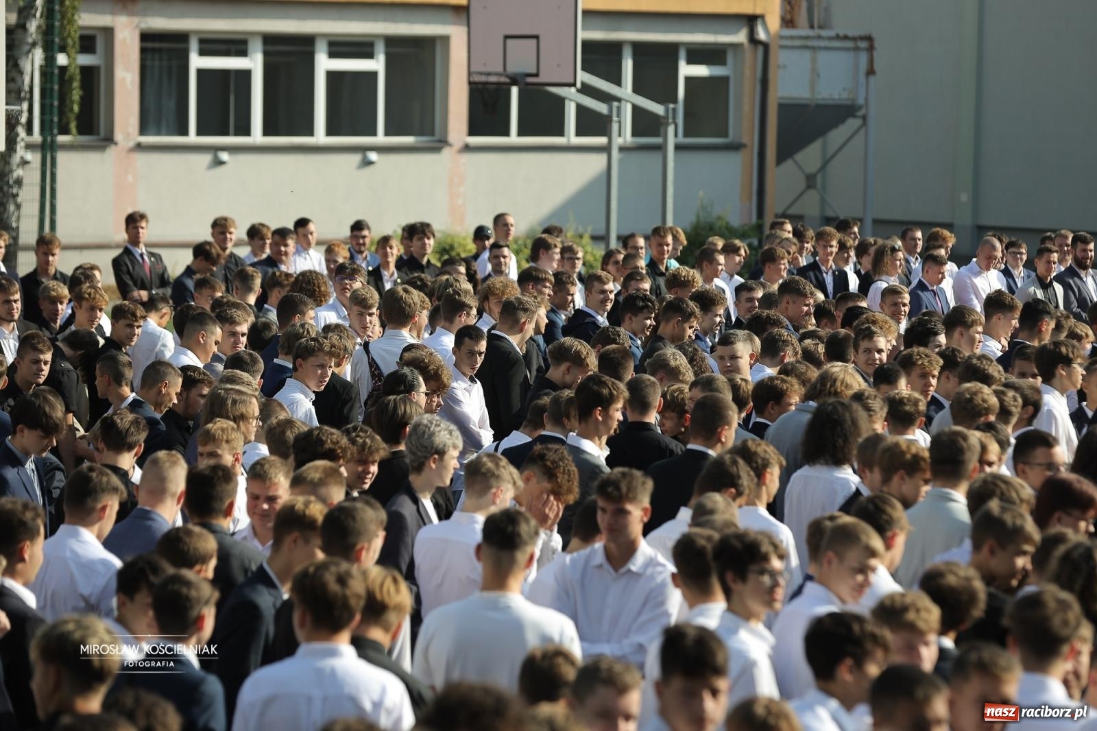 Zdjęcie w galerii na portalu naszraciborz.pl: Nowy rok szkolny w CKZU nr 2 Mechanik – ponad 900 uczniów rozpoczęło naukę wiadomości z regionu