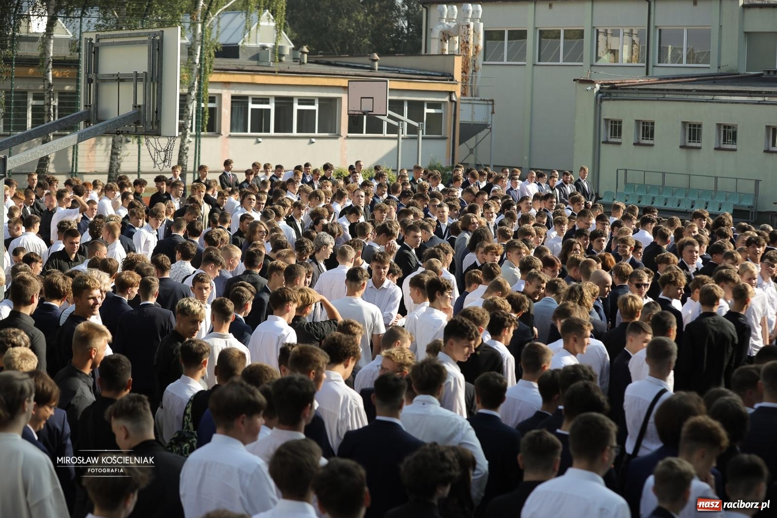 Zdjęcie w galerii na portalu naszraciborz.pl: Nowy rok szkolny w CKZU nr 2 Mechanik – ponad 900 uczniów rozpoczęło naukę wiadomości z regionu