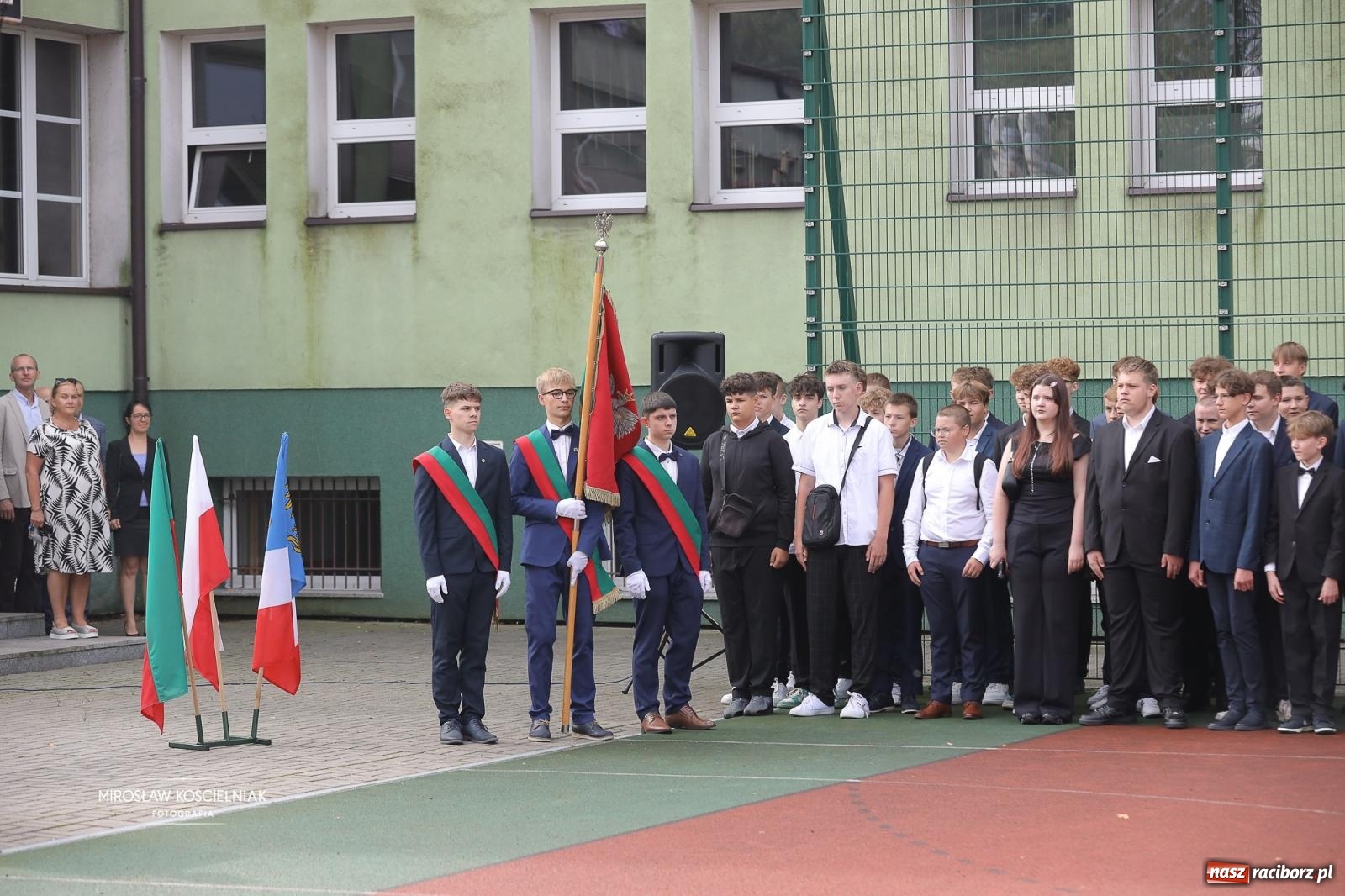 Zdjęcie w galerii na portalu naszraciborz.pl: Nowy rok szkolny w CKZU nr 2 Mechanik – ponad 900 uczniów rozpoczęło naukę wiadomości z regionu