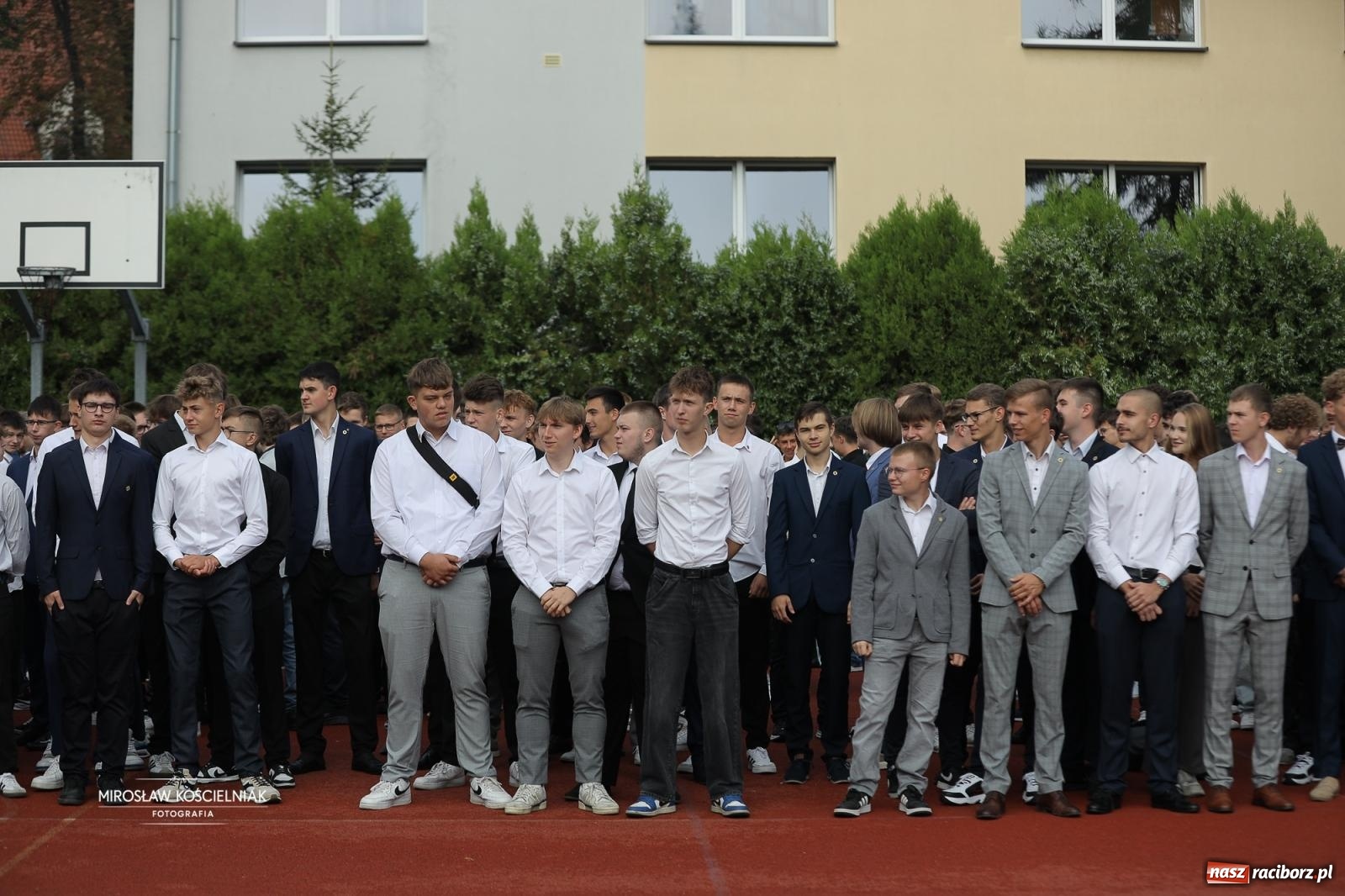 Zdjęcie w galerii na portalu naszraciborz.pl: Nowy rok szkolny w CKZU nr 2 Mechanik – ponad 900 uczniów rozpoczęło naukę wiadomości z regionu