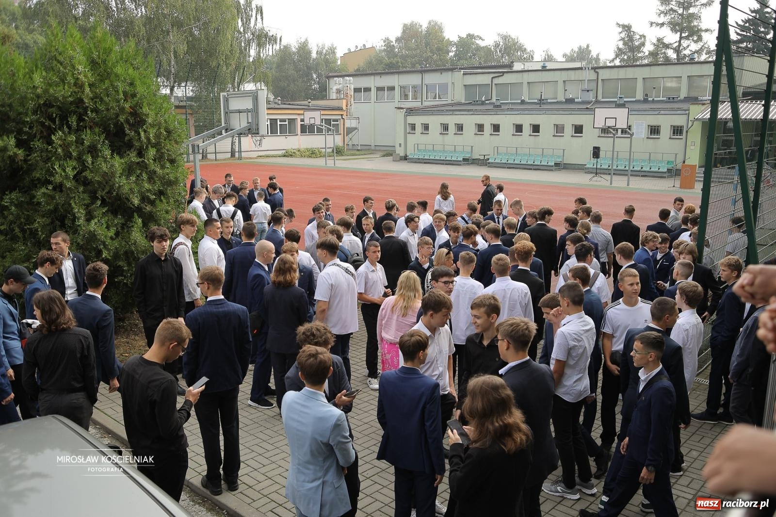 Zdjęcie w galerii na portalu naszraciborz.pl: Nowy rok szkolny w CKZU nr 2 Mechanik – ponad 900 uczniów rozpoczęło naukę wiadomości z regionu