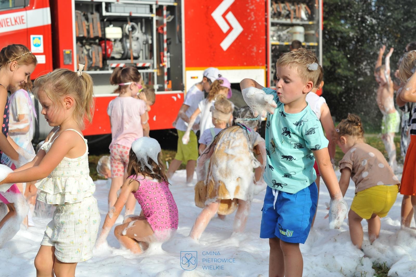 Zdjęcie w galerii na portalu naszraciborz.pl: Pożegnanie lata w Kornicach przyciągnęło tłumy na plażę Olszynka wiadomości z regionu