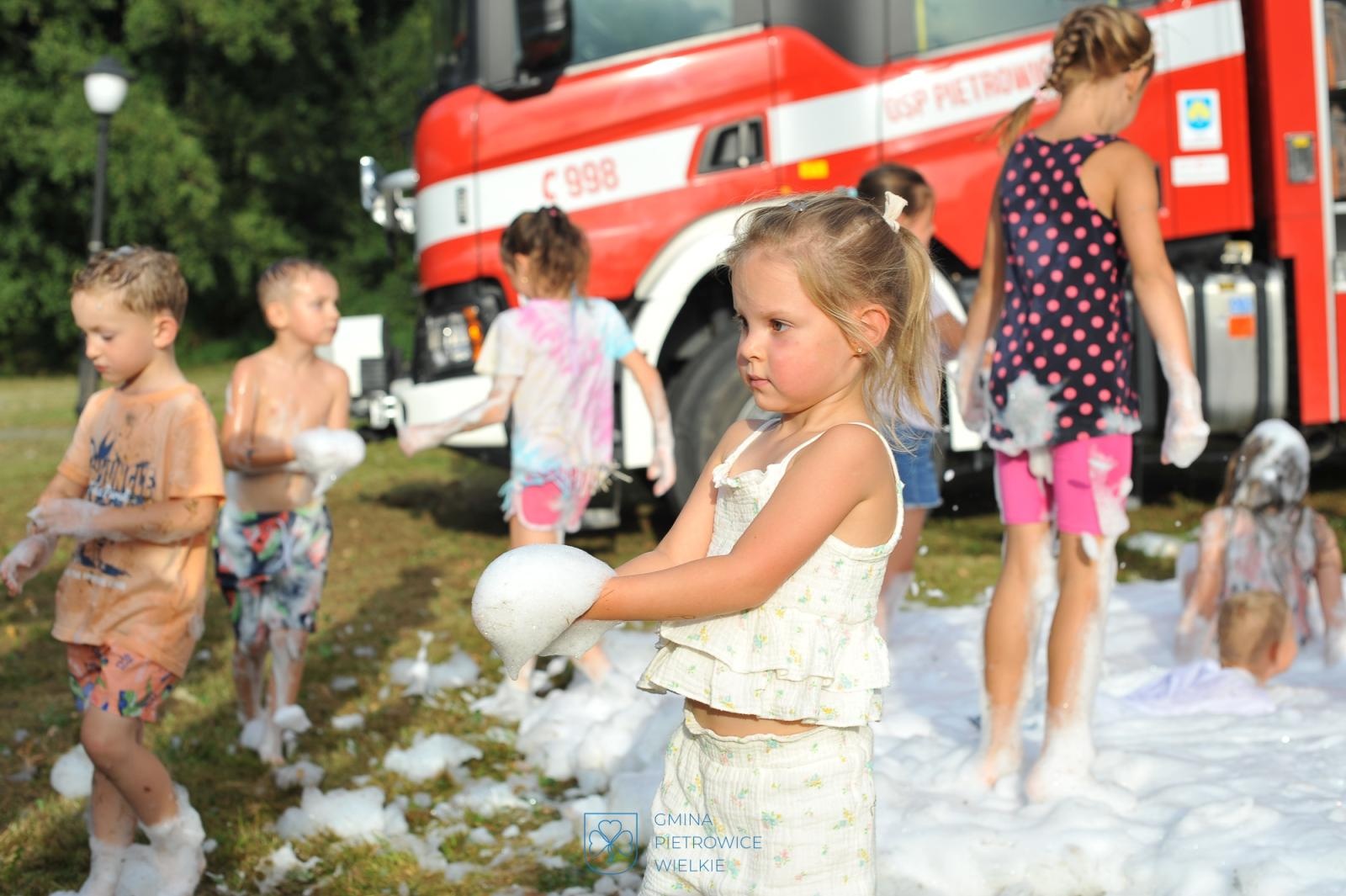 Zdjęcie w galerii na portalu naszraciborz.pl: Pożegnanie lata w Kornicach przyciągnęło tłumy na plażę Olszynka wiadomości z regionu