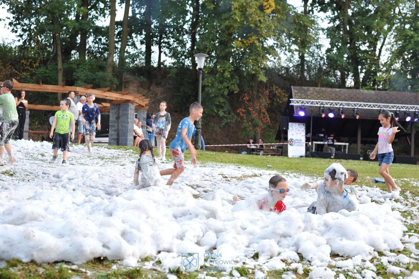 Zdjęcie w galerii na portalu naszraciborz.pl: Pożegnanie lata w Kornicach przyciągnęło tłumy na plażę Olszynka wiadomości z regionu