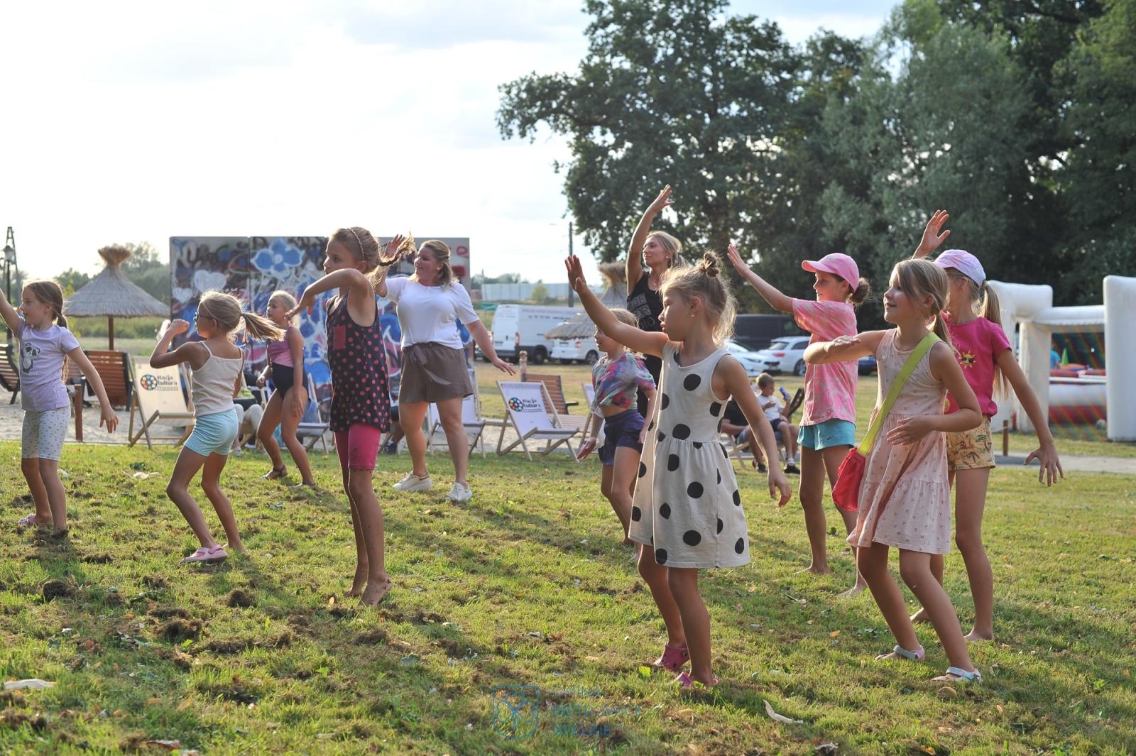Zdjęcie w galerii na portalu naszraciborz.pl: Pożegnanie lata w Kornicach przyciągnęło tłumy na plażę Olszynka wiadomości z regionu