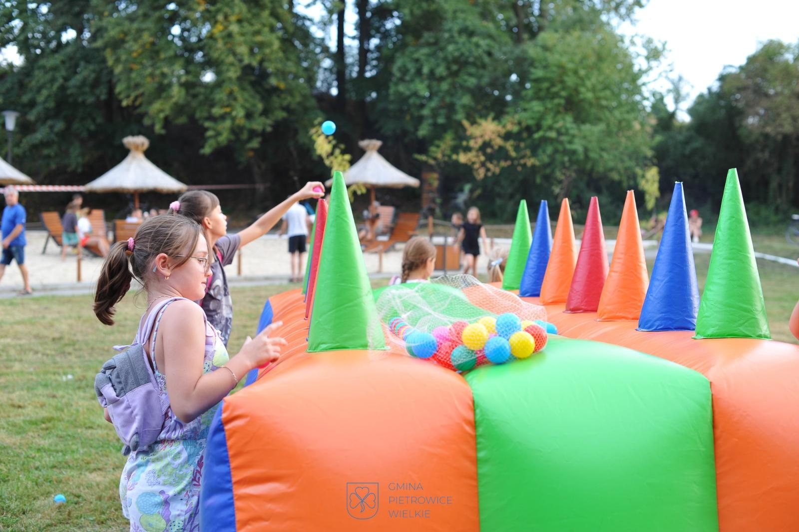 Zdjęcie w galerii na portalu naszraciborz.pl: Pożegnanie lata w Kornicach przyciągnęło tłumy na plażę Olszynka wiadomości z regionu