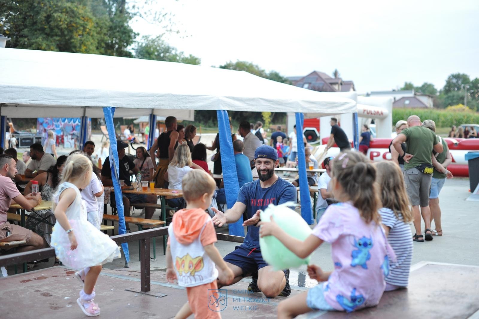 Zdjęcie w galerii na portalu naszraciborz.pl: Pożegnanie lata w Kornicach przyciągnęło tłumy na plażę Olszynka wiadomości z regionu