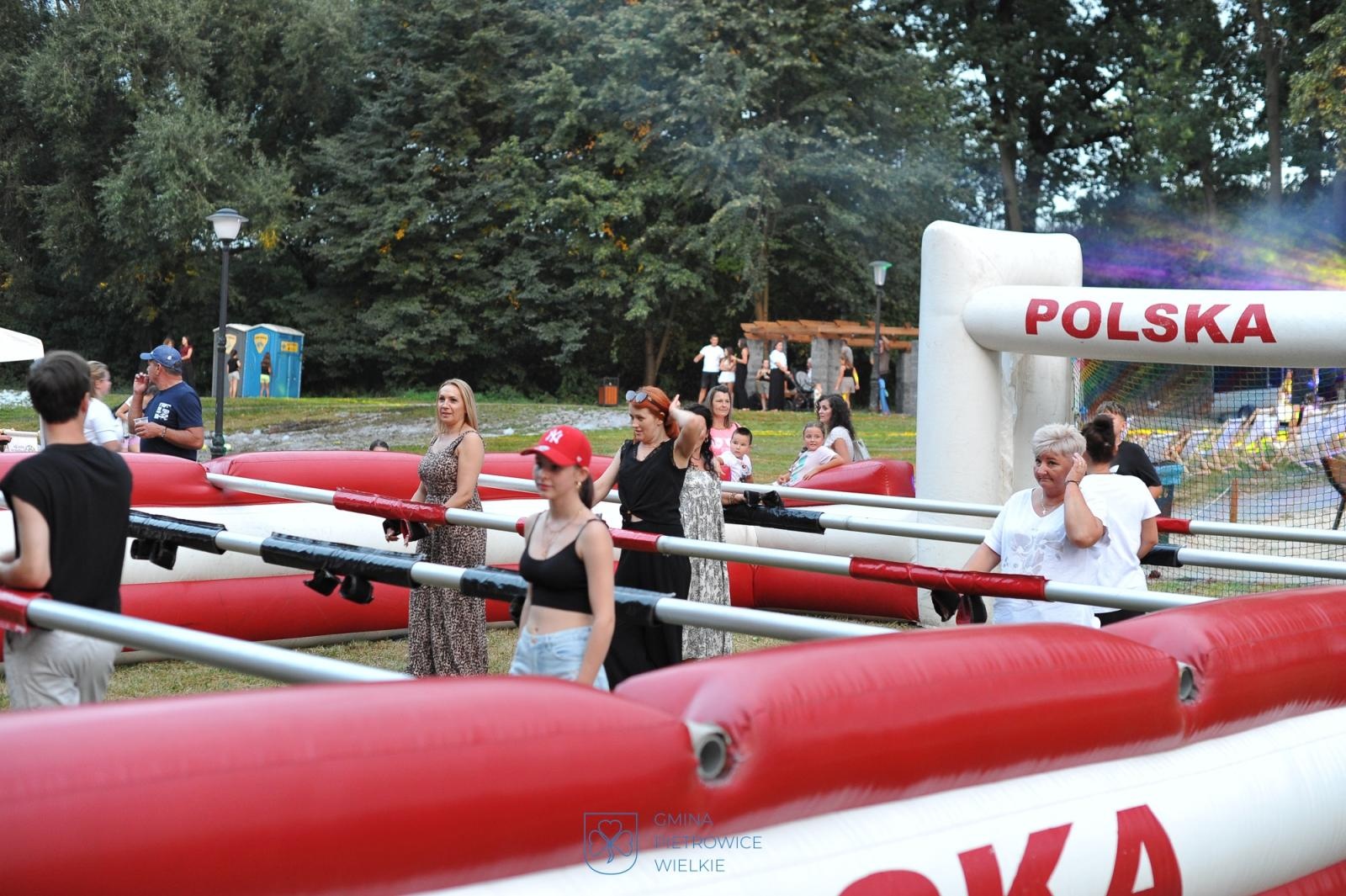 Zdjęcie w galerii na portalu naszraciborz.pl: Pożegnanie lata w Kornicach przyciągnęło tłumy na plażę Olszynka wiadomości z regionu