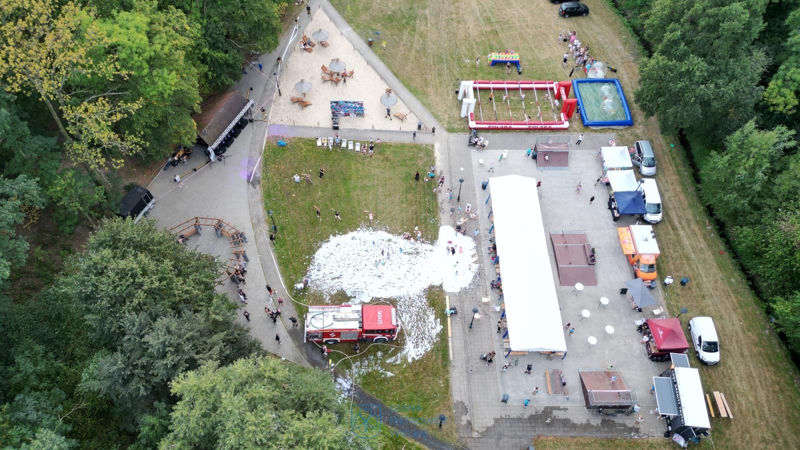 Zdjęcie w galerii na portalu naszraciborz.pl: Pożegnanie lata w Kornicach przyciągnęło tłumy na plażę Olszynka wiadomości z regionu