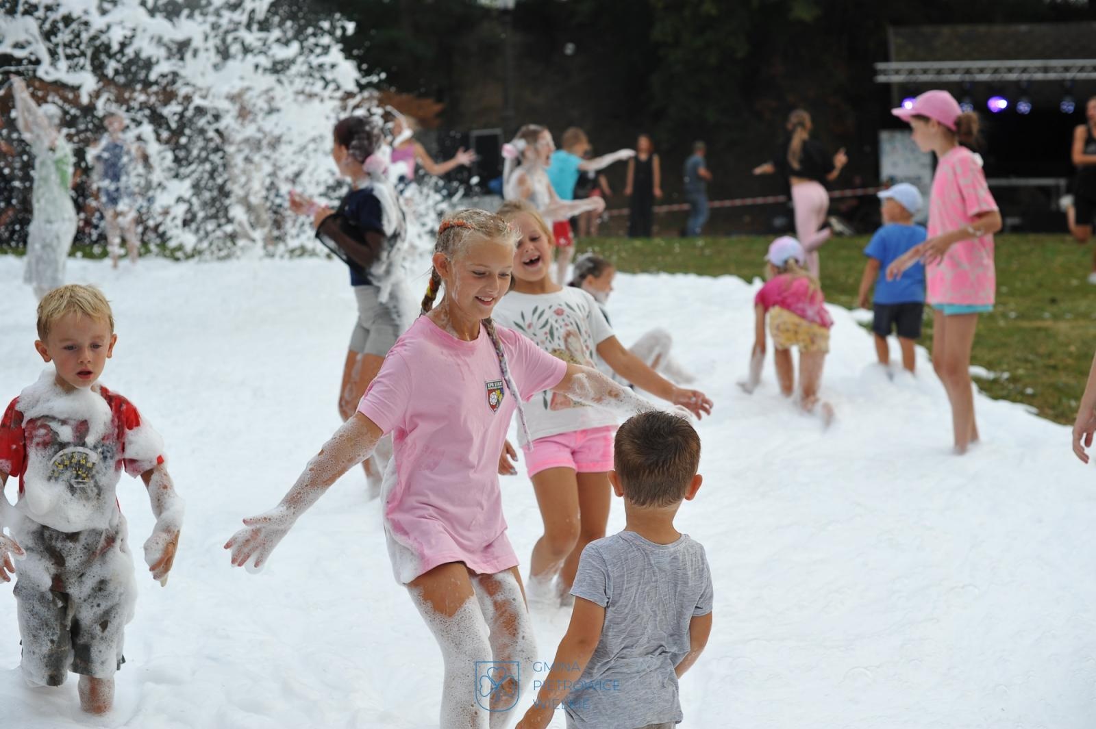 Zdjęcie w galerii na portalu naszraciborz.pl: Pożegnanie lata w Kornicach przyciągnęło tłumy na plażę Olszynka wiadomości z regionu
