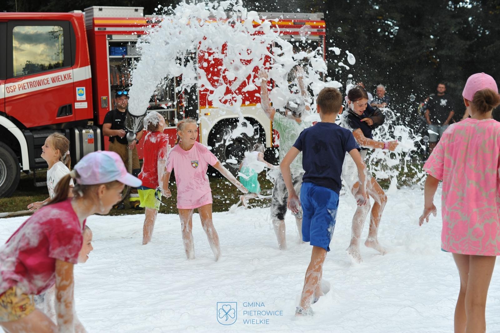 Zdjęcie w galerii na portalu naszraciborz.pl: Pożegnanie lata w Kornicach przyciągnęło tłumy na plażę Olszynka wiadomości z regionu