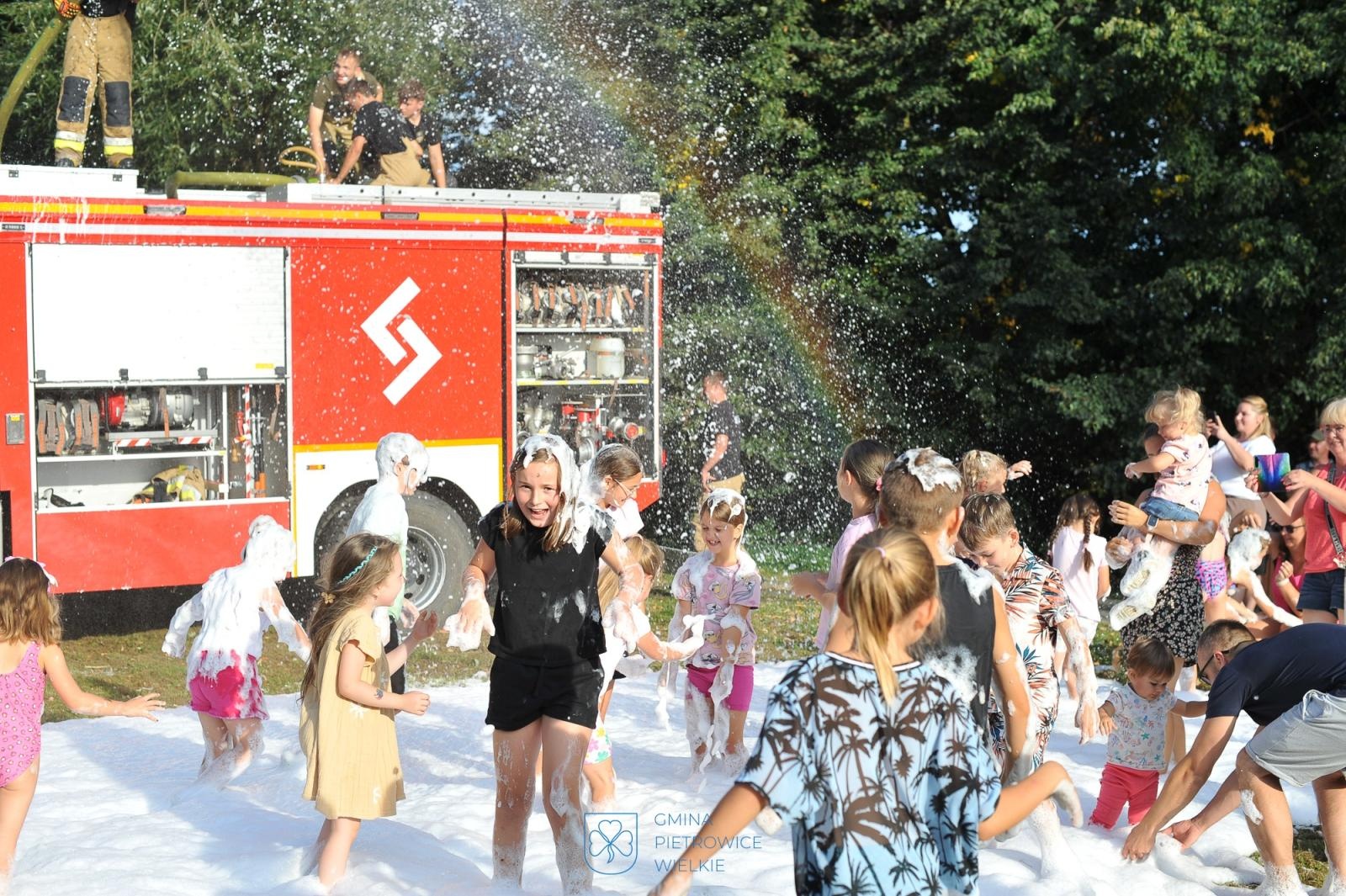 Zdjęcie w galerii na portalu naszraciborz.pl: Pożegnanie lata w Kornicach przyciągnęło tłumy na plażę Olszynka wiadomości z regionu