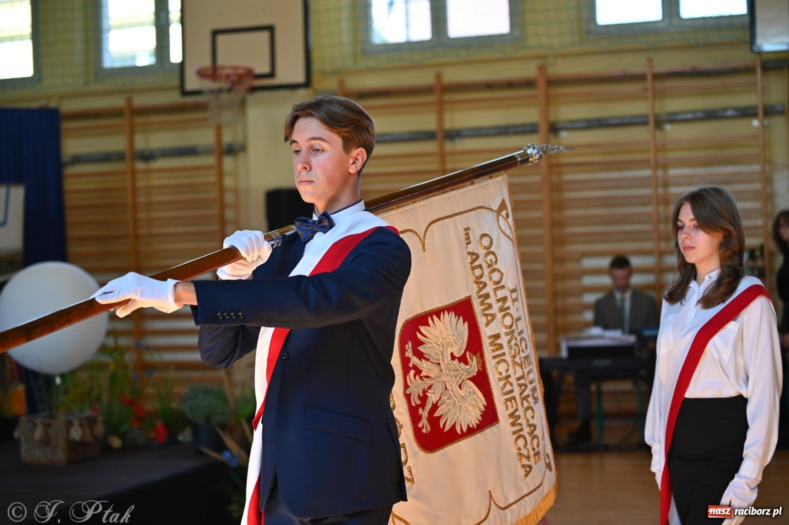 Zdjęcie w galerii na portalu naszraciborz.pl: Powiatowa inauguracja roku szkolnego w II LO – wyjątkowe święto edukacji wiadomości z regionu