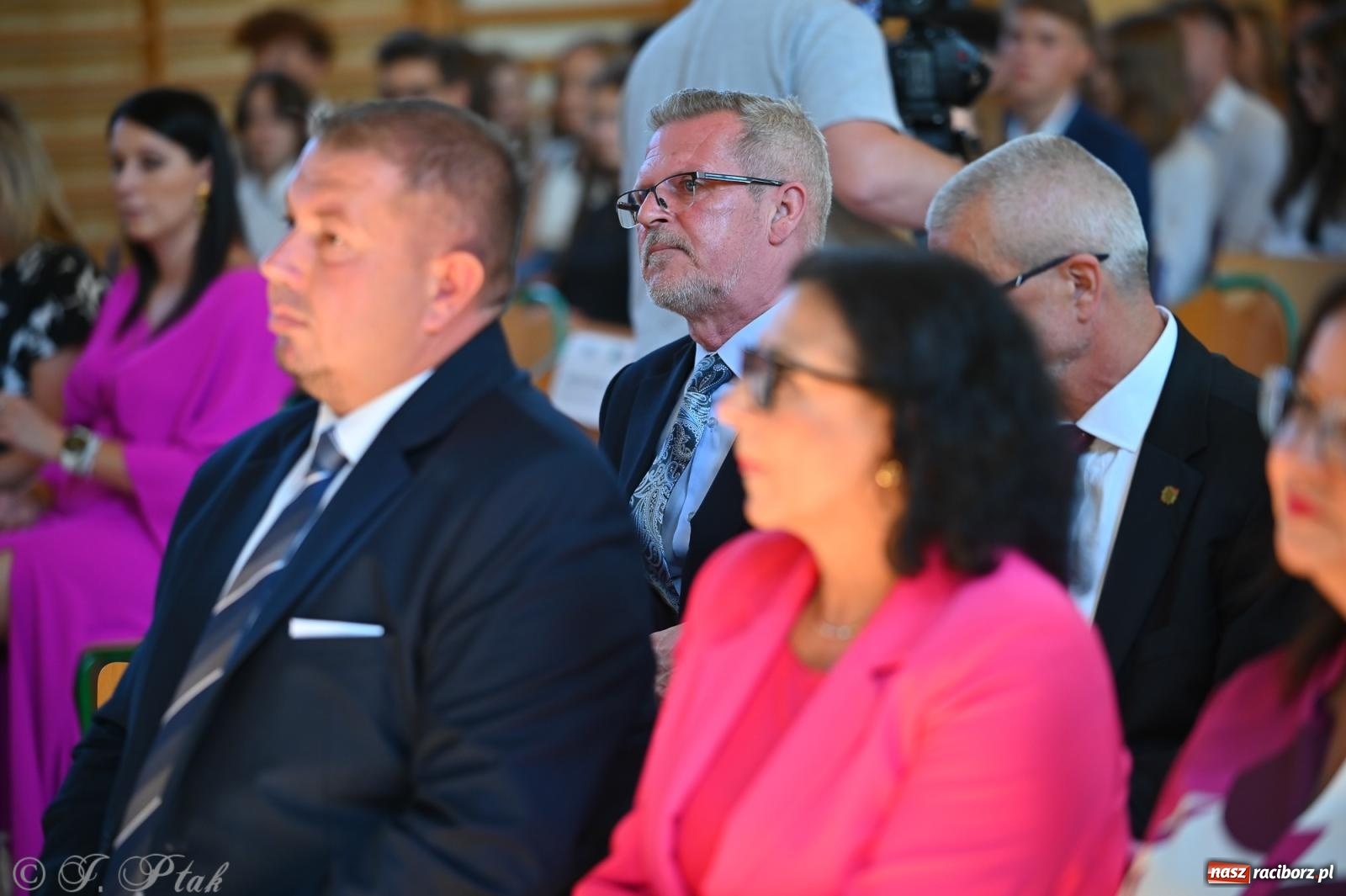 Zdjęcie w galerii na portalu naszraciborz.pl: Powiatowa inauguracja roku szkolnego w II LO – wyjątkowe święto edukacji wiadomości z regionu