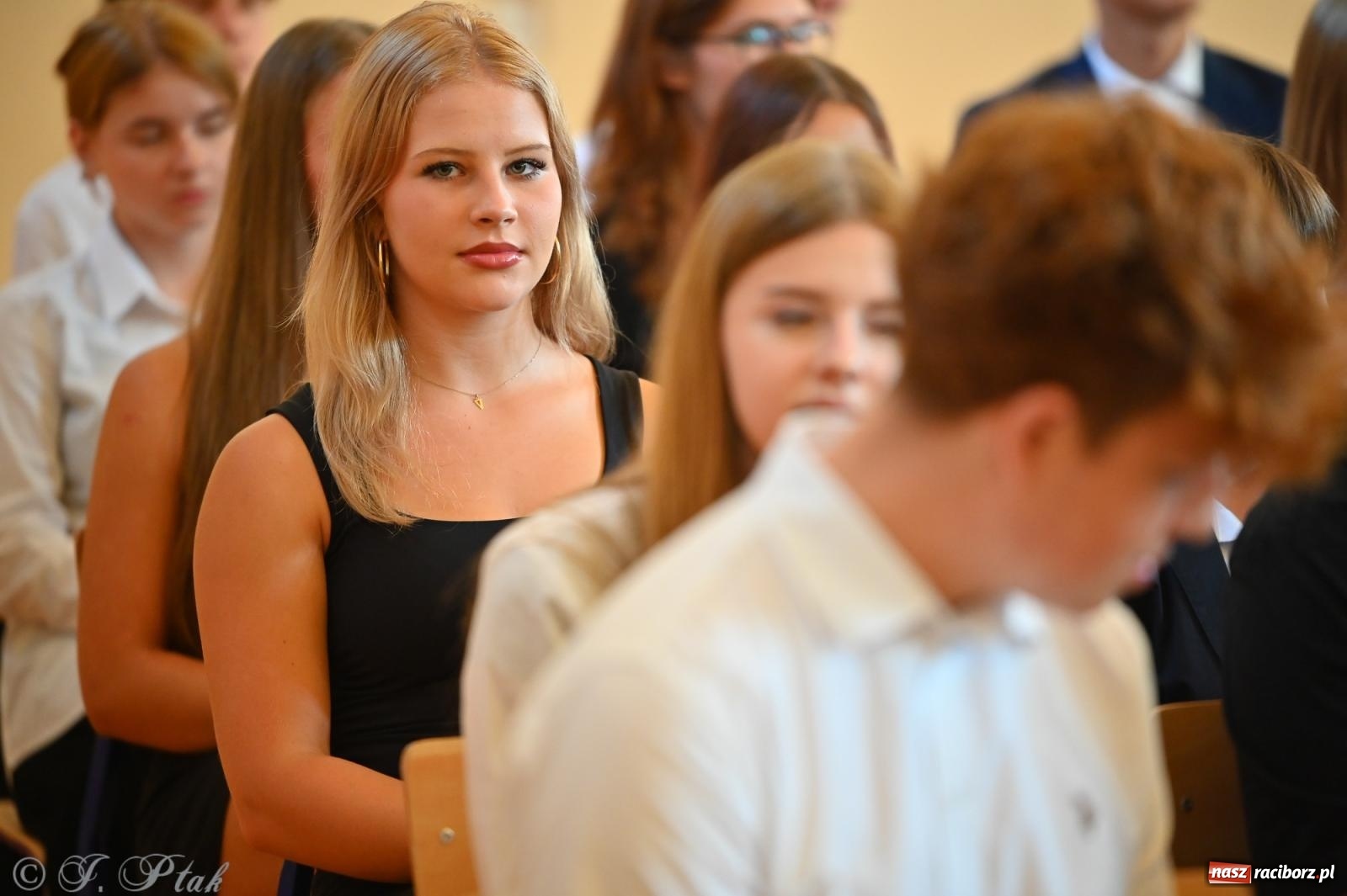 Zdjęcie w galerii na portalu naszraciborz.pl: Powiatowa inauguracja roku szkolnego w II LO – wyjątkowe święto edukacji wiadomości z regionu