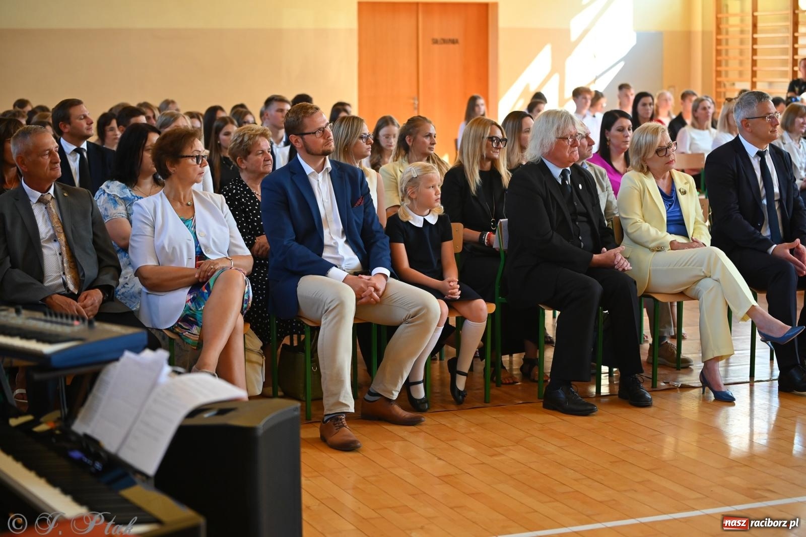 Zdjęcie w galerii na portalu naszraciborz.pl: Powiatowa inauguracja roku szkolnego w II LO – wyjątkowe święto edukacji wiadomości z regionu