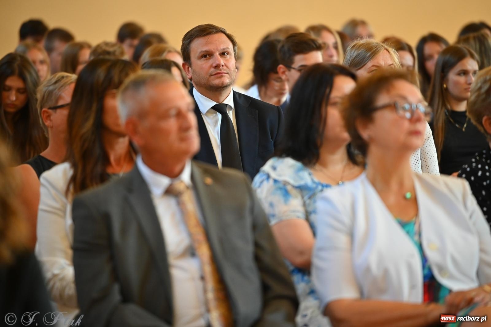 Zdjęcie w galerii na portalu naszraciborz.pl: Powiatowa inauguracja roku szkolnego w II LO – wyjątkowe święto edukacji wiadomości z regionu