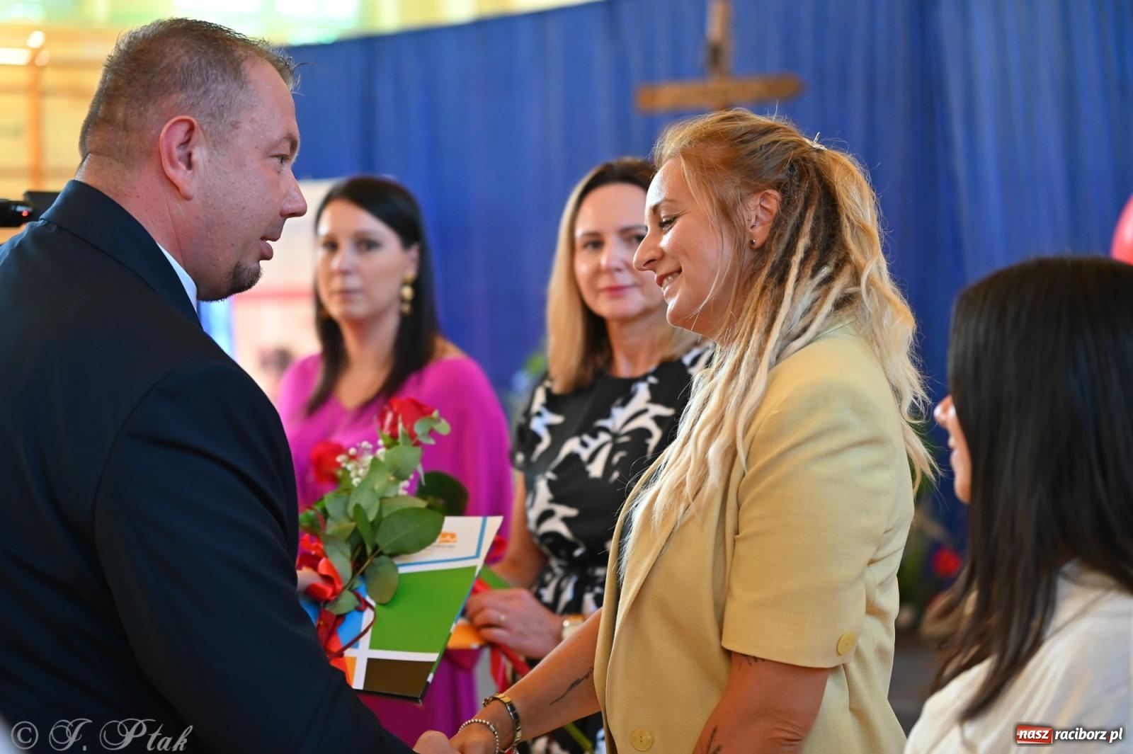 Zdjęcie w galerii na portalu naszraciborz.pl: Powiatowa inauguracja roku szkolnego w II LO – wyjątkowe święto edukacji wiadomości z regionu