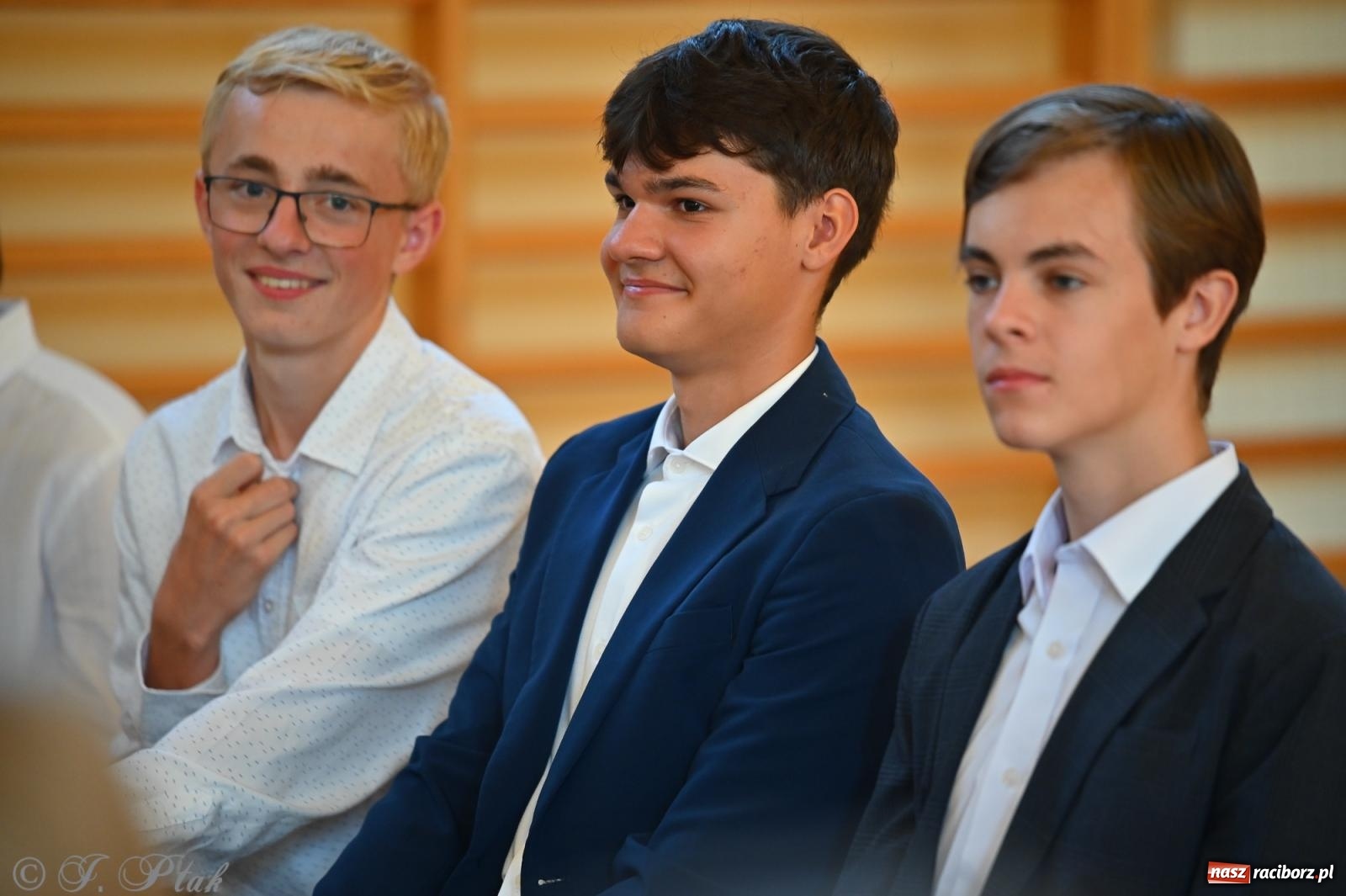 Zdjęcie w galerii na portalu naszraciborz.pl: Powiatowa inauguracja roku szkolnego w II LO – wyjątkowe święto edukacji wiadomości z regionu