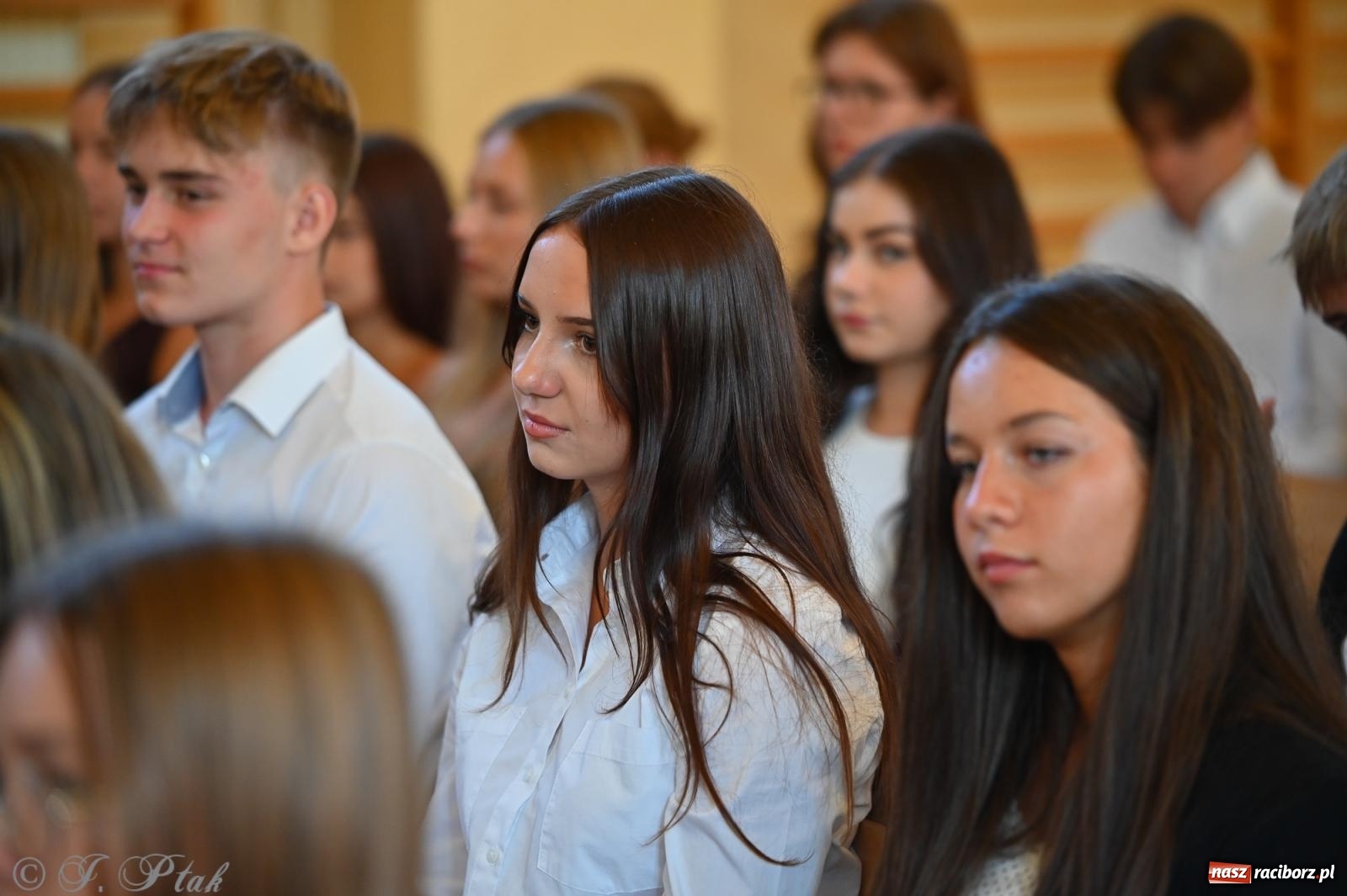 Zdjęcie w galerii na portalu naszraciborz.pl: Powiatowa inauguracja roku szkolnego w II LO – wyjątkowe święto edukacji wiadomości z regionu
