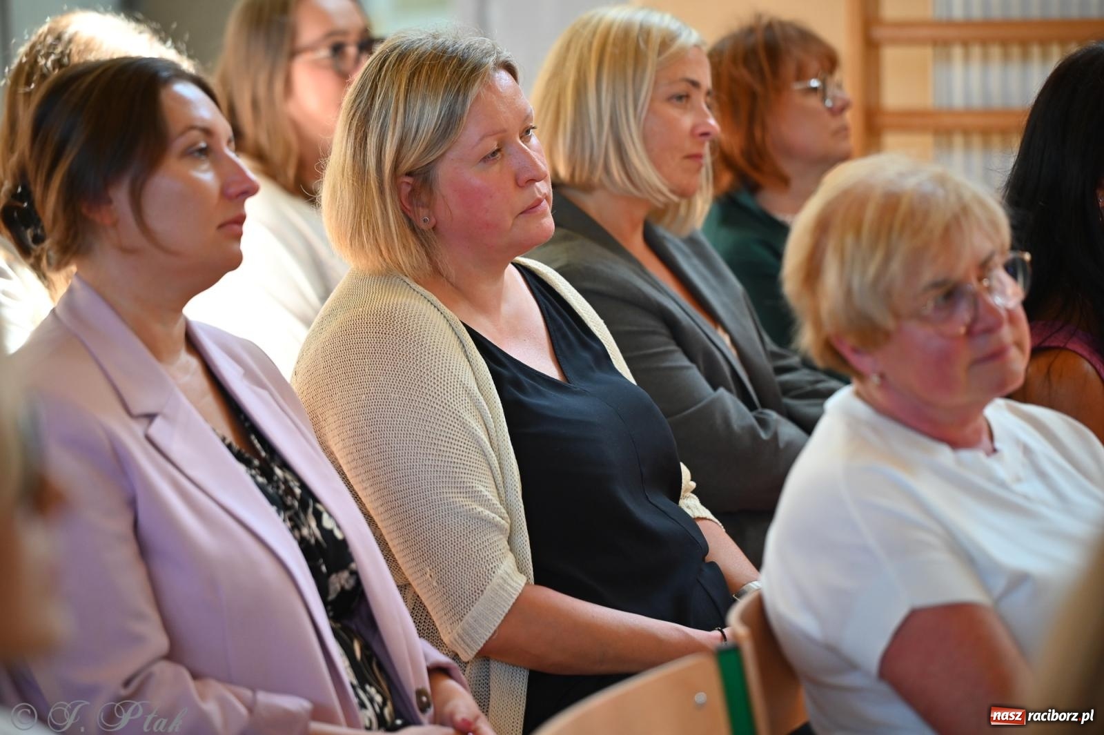 Zdjęcie w galerii na portalu naszraciborz.pl: Powiatowa inauguracja roku szkolnego w II LO – wyjątkowe święto edukacji wiadomości z regionu
