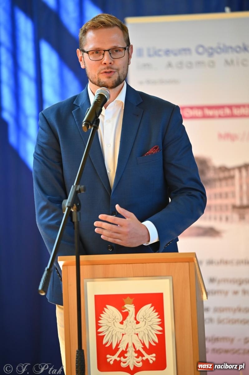 Zdjęcie w galerii na portalu naszraciborz.pl: Powiatowa inauguracja roku szkolnego w II LO – wyjątkowe święto edukacji wiadomości z regionu