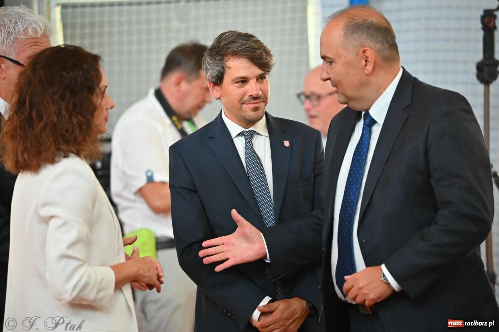 Zdjęcie w galerii na portalu naszraciborz.pl: Miejska inauguracja roku szkolnego w SP 13 – awanse i gratulacje dla nauczycieli wiadomości z regionu