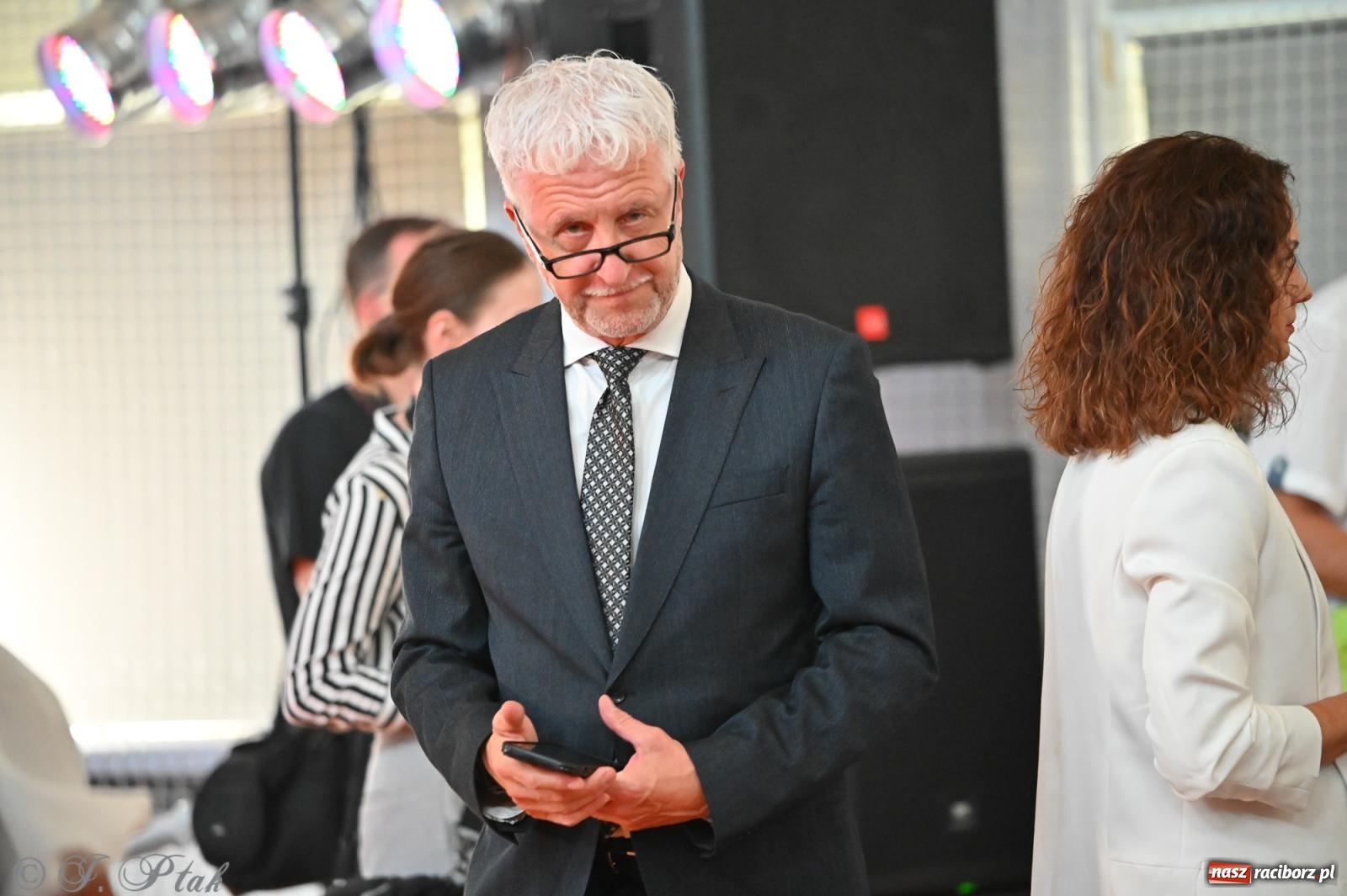 Zdjęcie w galerii na portalu naszraciborz.pl: Miejska inauguracja roku szkolnego w SP 13 – awanse i gratulacje dla nauczycieli wiadomości z regionu