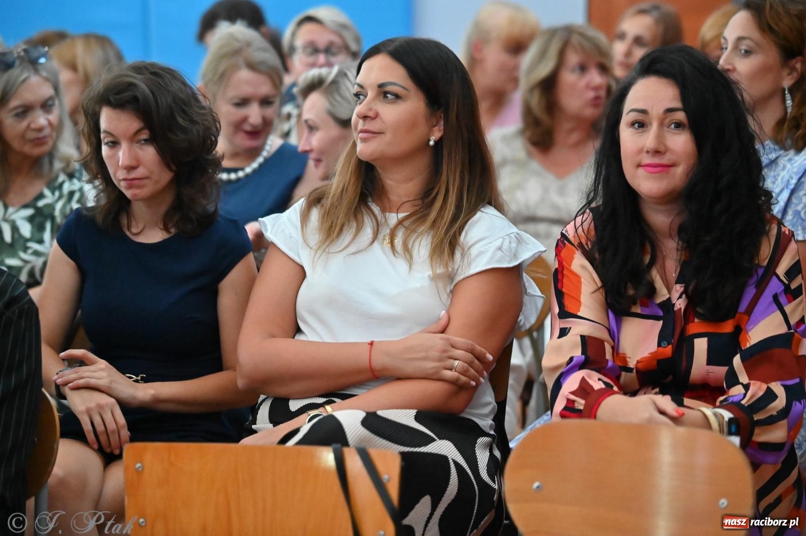 Zdjęcie w galerii na portalu naszraciborz.pl: Miejska inauguracja roku szkolnego w SP 13 – awanse i gratulacje dla nauczycieli wiadomości z regionu