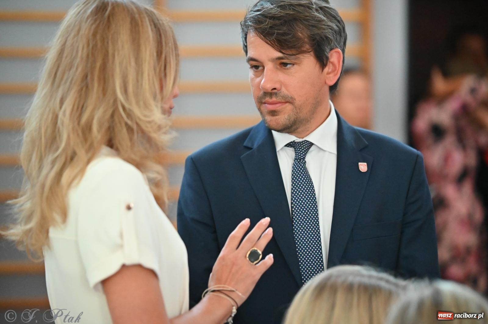 Zdjęcie w galerii na portalu naszraciborz.pl: Miejska inauguracja roku szkolnego w SP 13 – awanse i gratulacje dla nauczycieli wiadomości z regionu