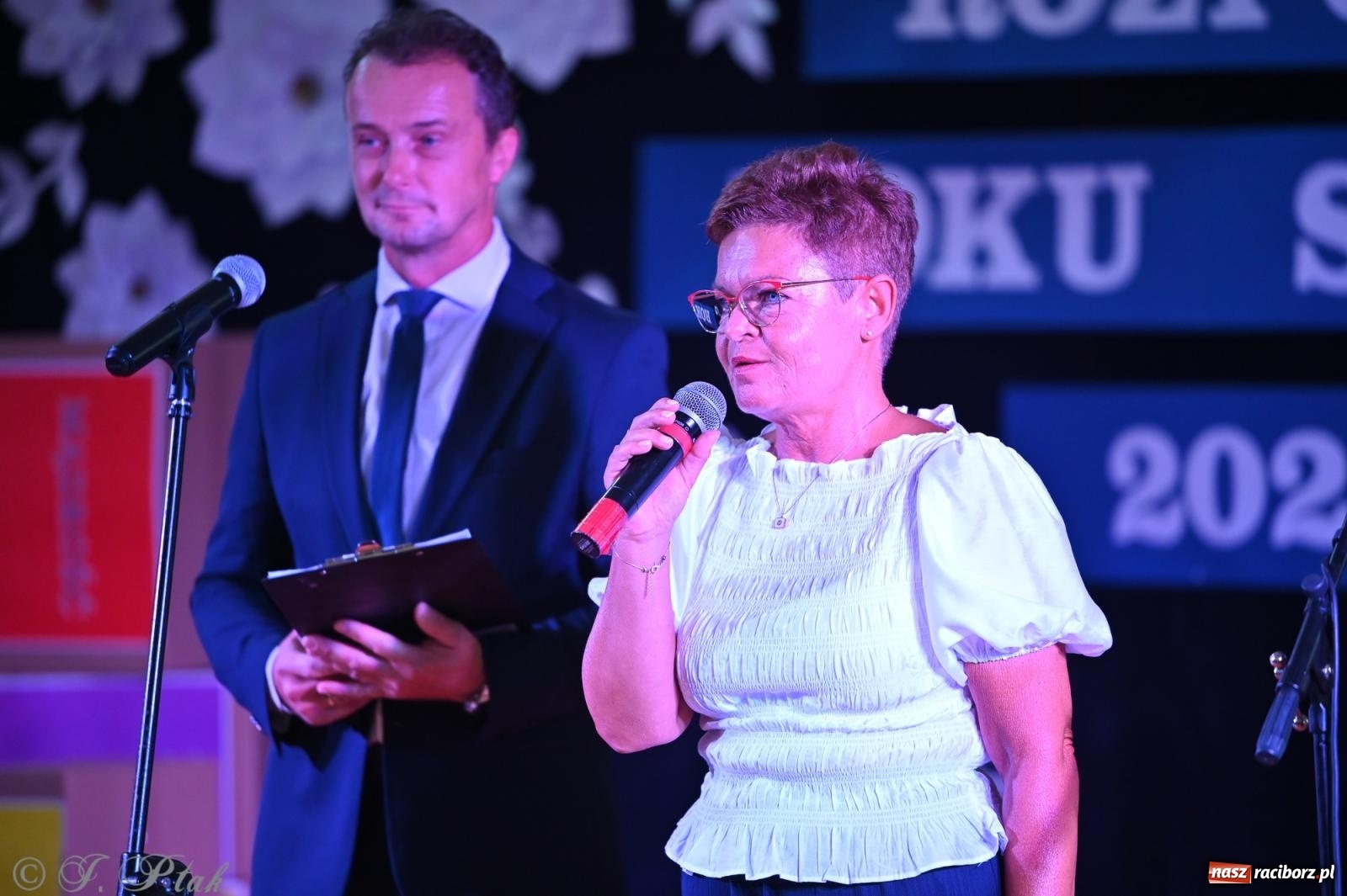 Zdjęcie w galerii na portalu naszraciborz.pl: Miejska inauguracja roku szkolnego w SP 13 – awanse i gratulacje dla nauczycieli wiadomości z regionu